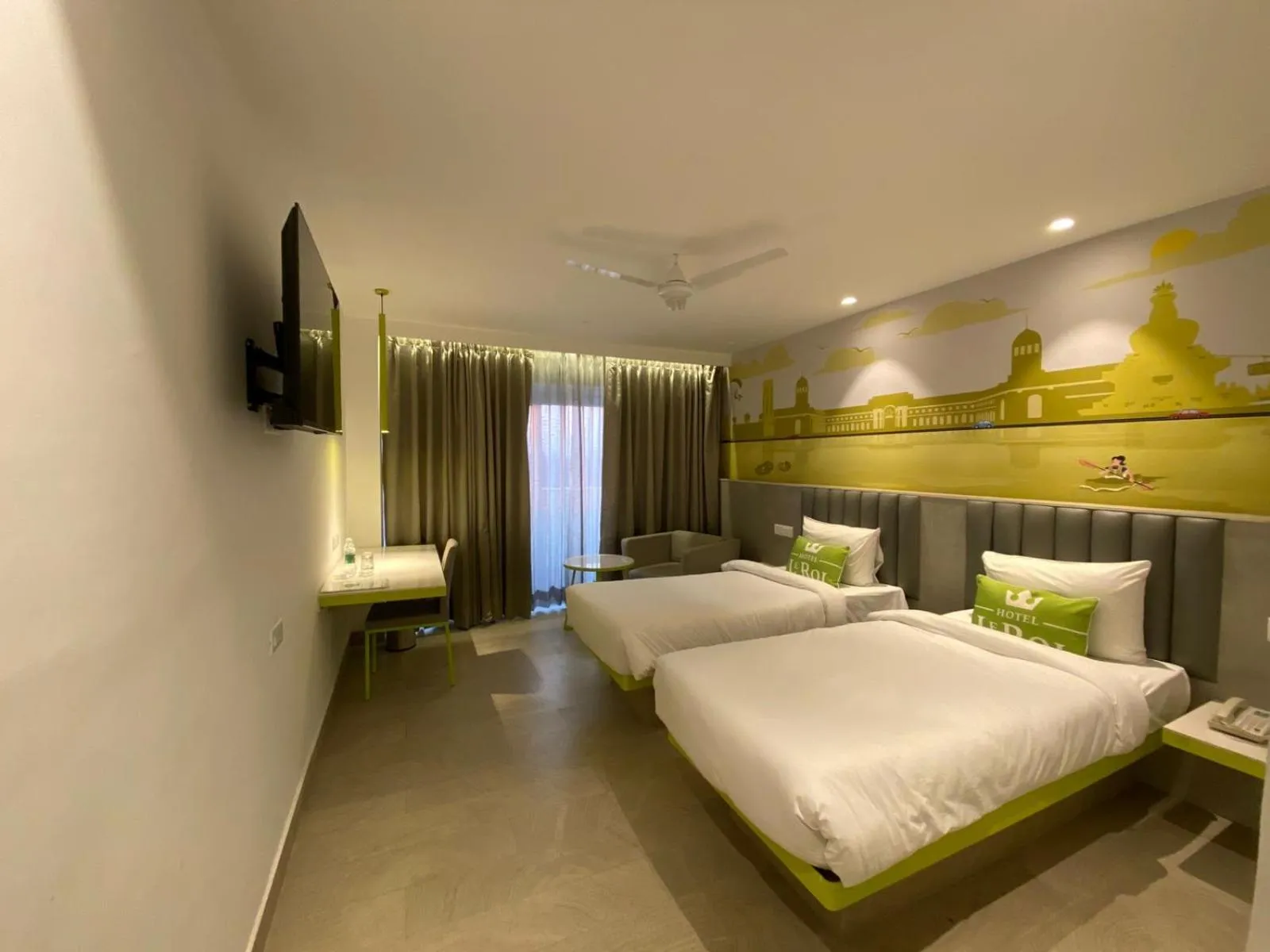 Bedroom, Bed in Le Roi Dehradun at Dehradun Railway Station