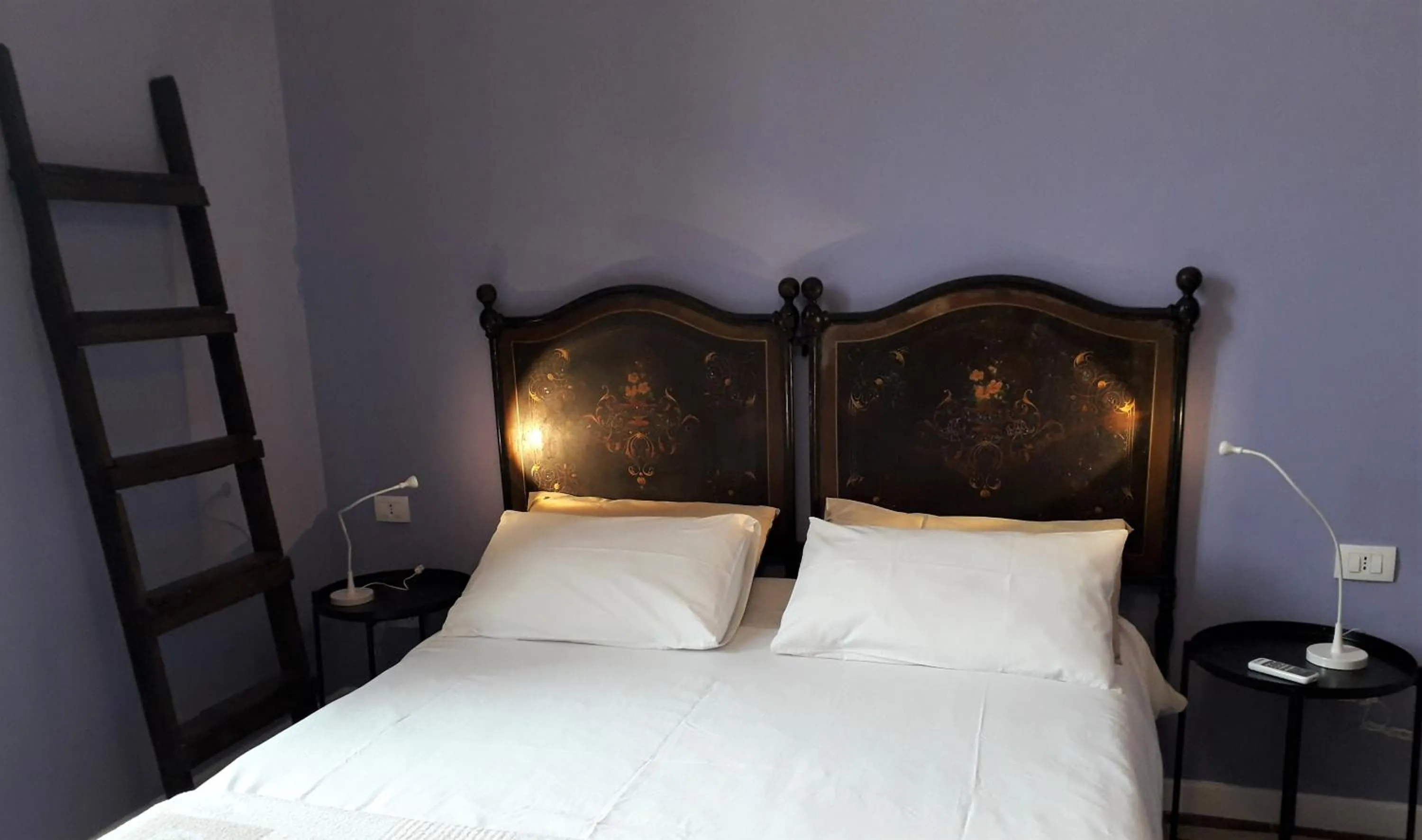 Decorative detail in I Templari B&B self-contained