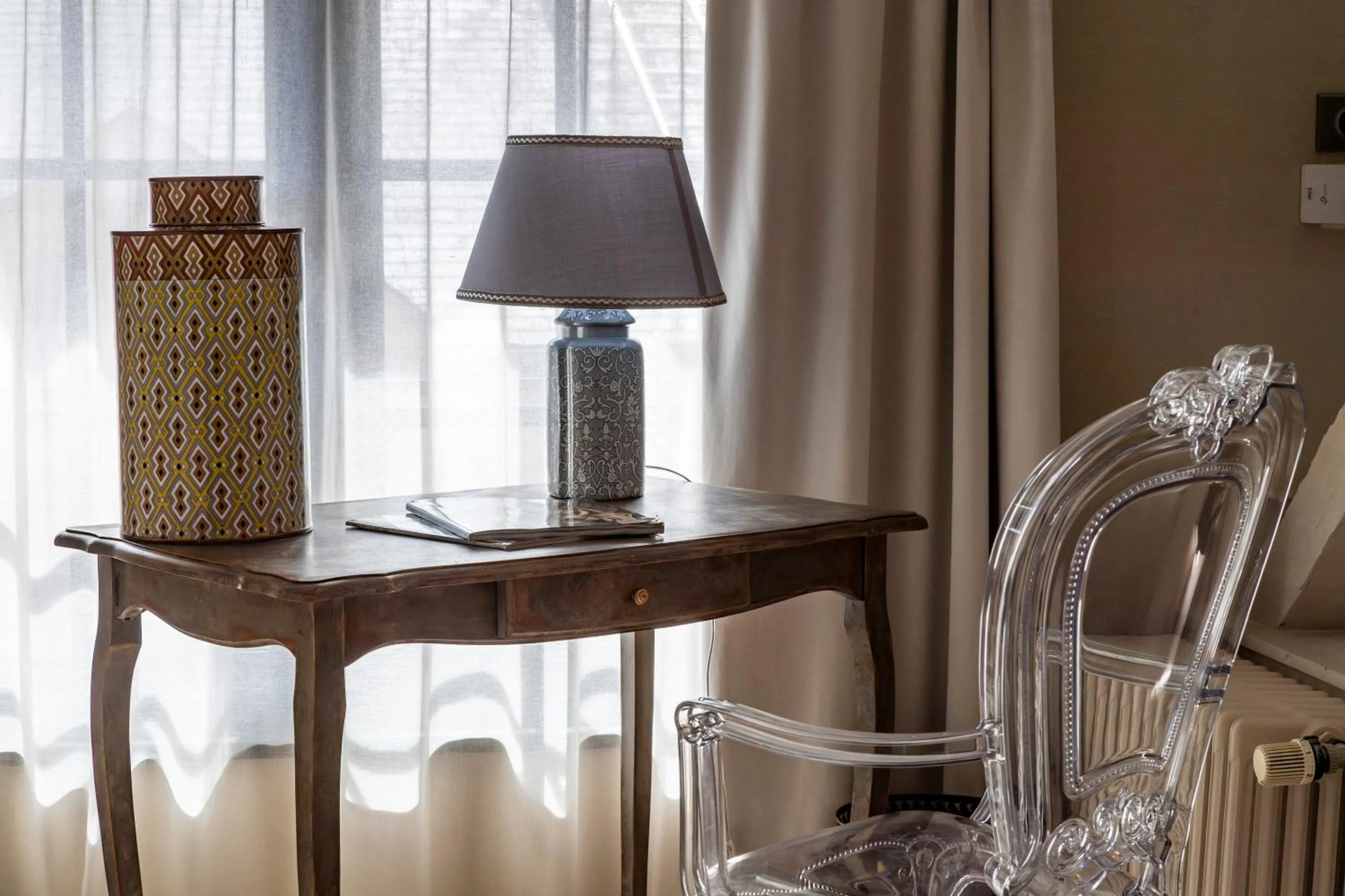 Seating area in Hôtel de la Poste à Avallon, Bourgogne