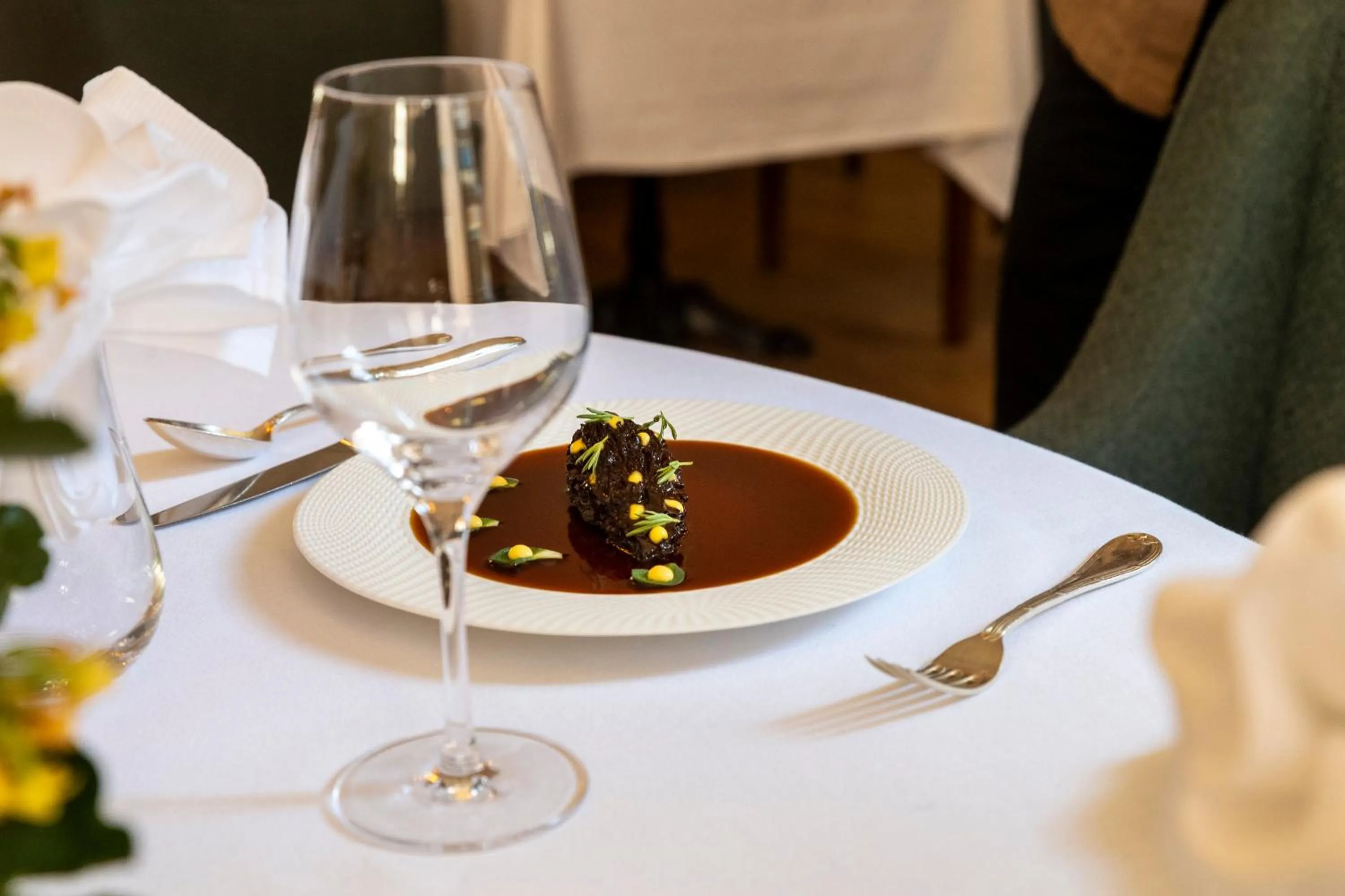 Restaurant/places to eat in Hôtel de la Poste à Avallon, Bourgogne