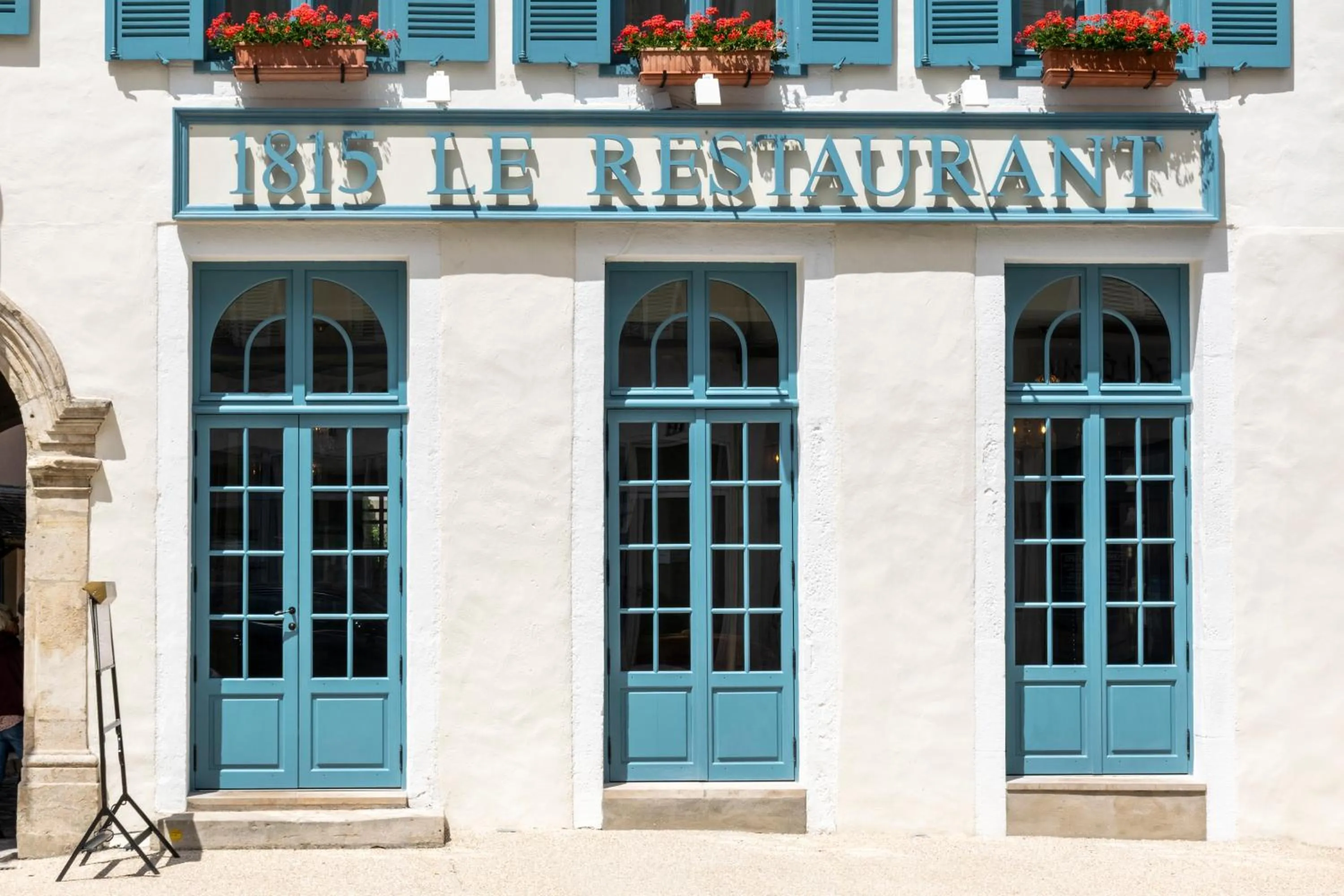 Facade/entrance in Hôtel de la Poste à Avallon, Bourgogne