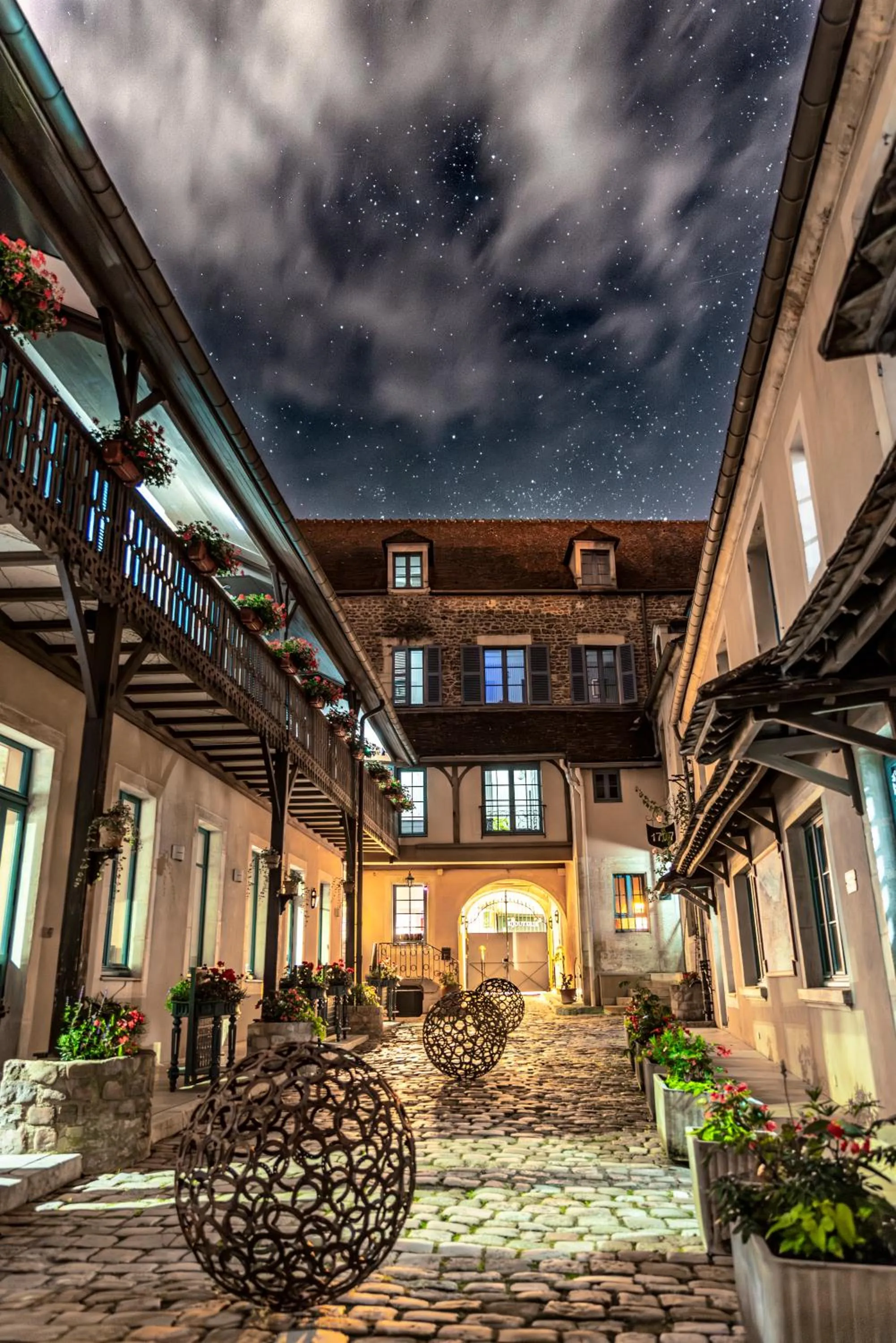 Property building in Hôtel de la Poste à Avallon, Bourgogne