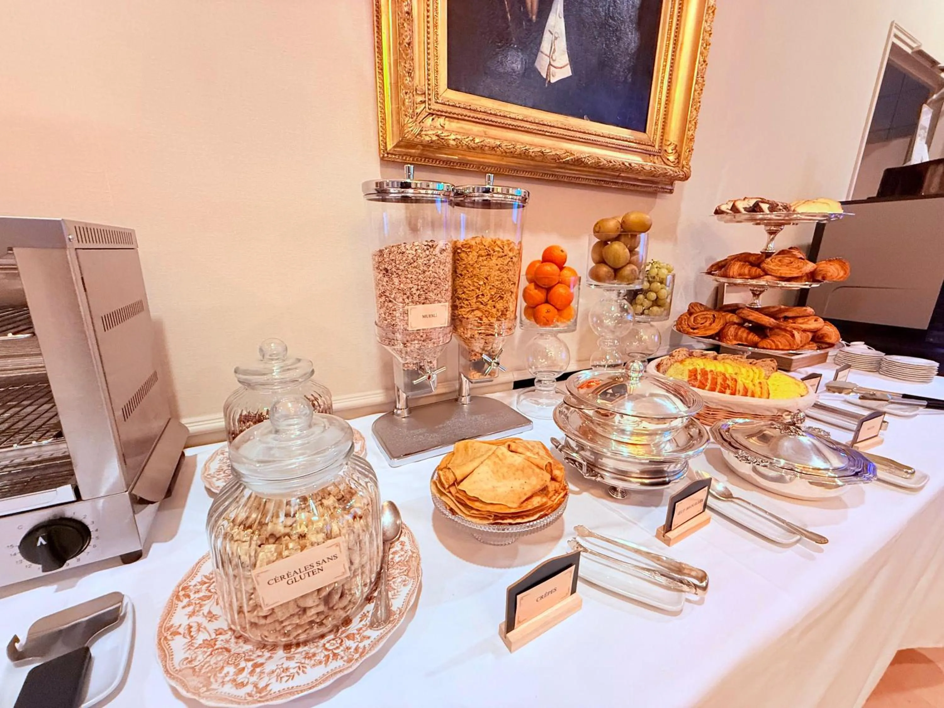 Breakfast in Hôtel de la Poste à Avallon, Bourgogne