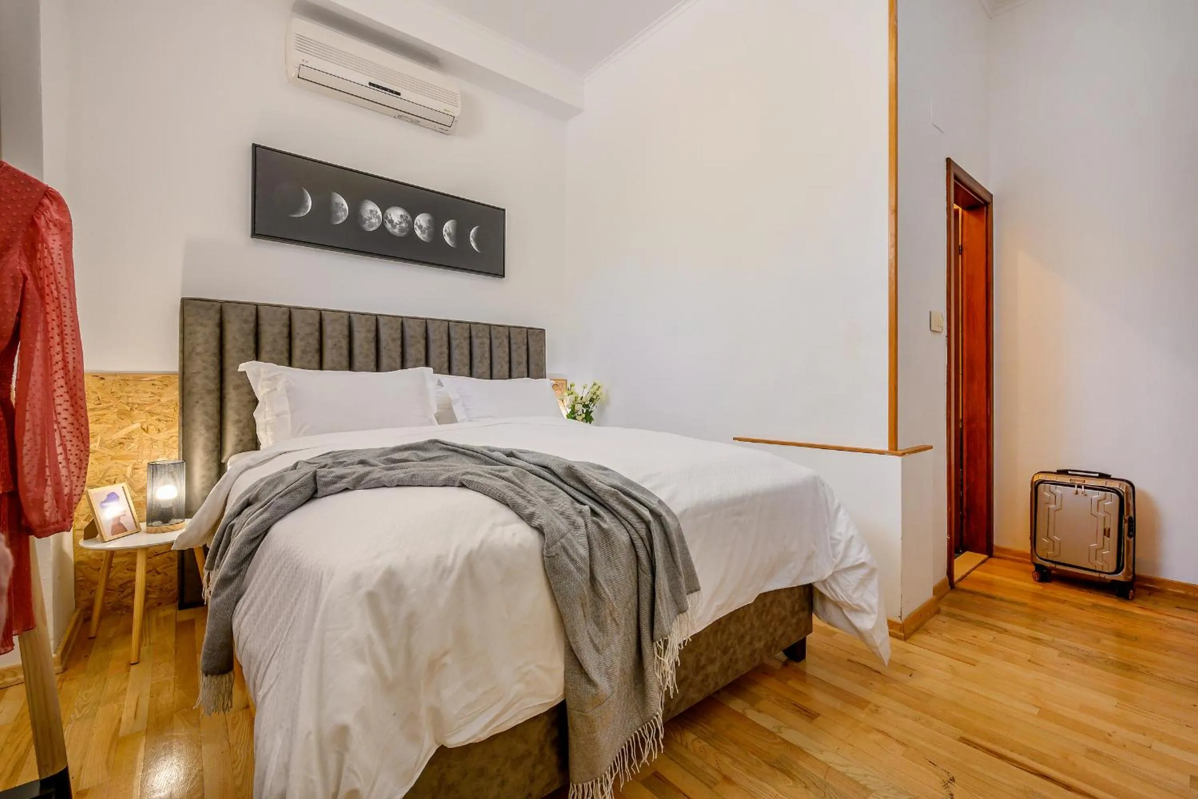 Bed in Yellow house with private parking