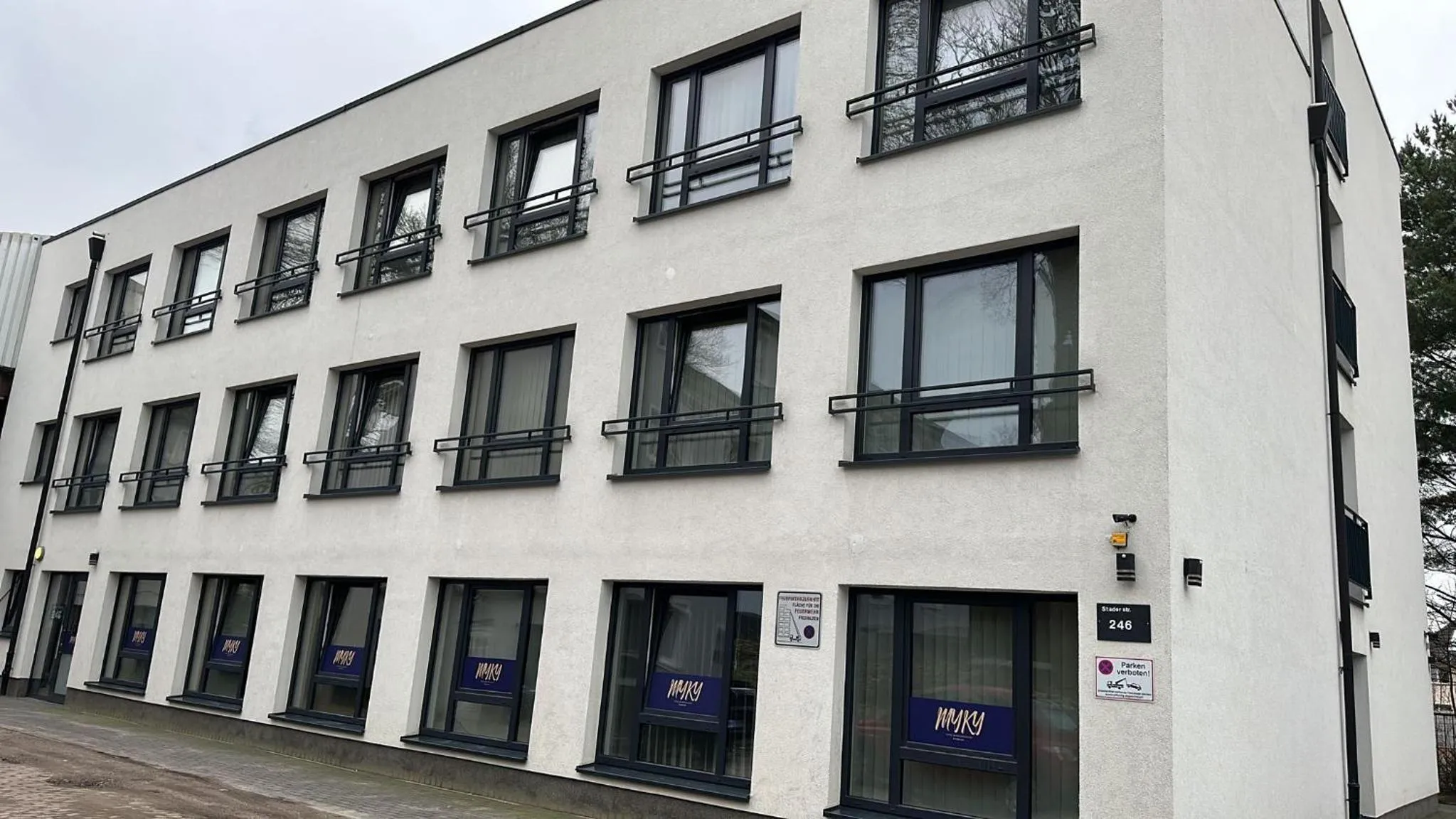 Property building in MYKY Aparthotel Harburg - Free Parking