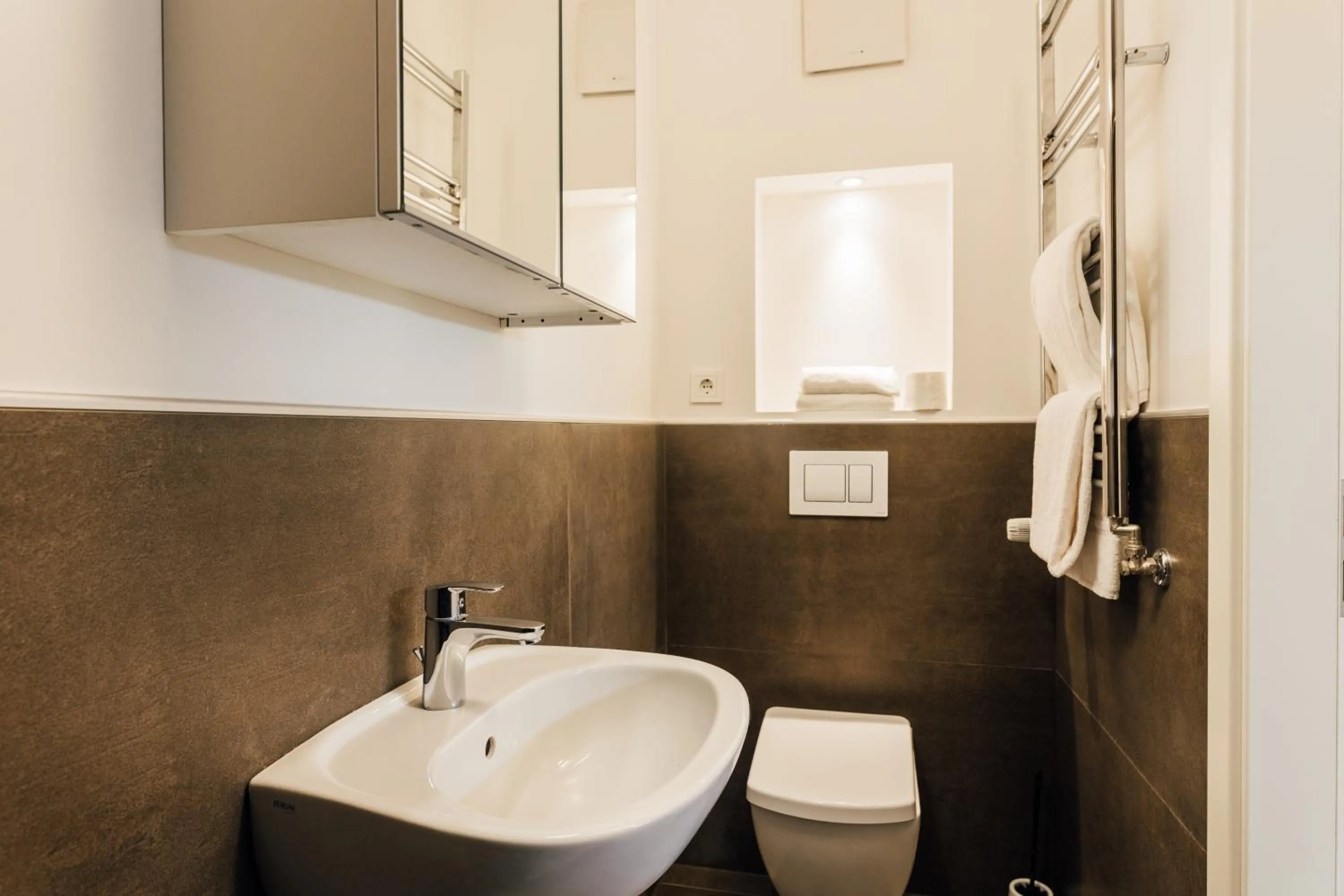 Toilet in MYKY Aparthotel Harburg - Free Parking