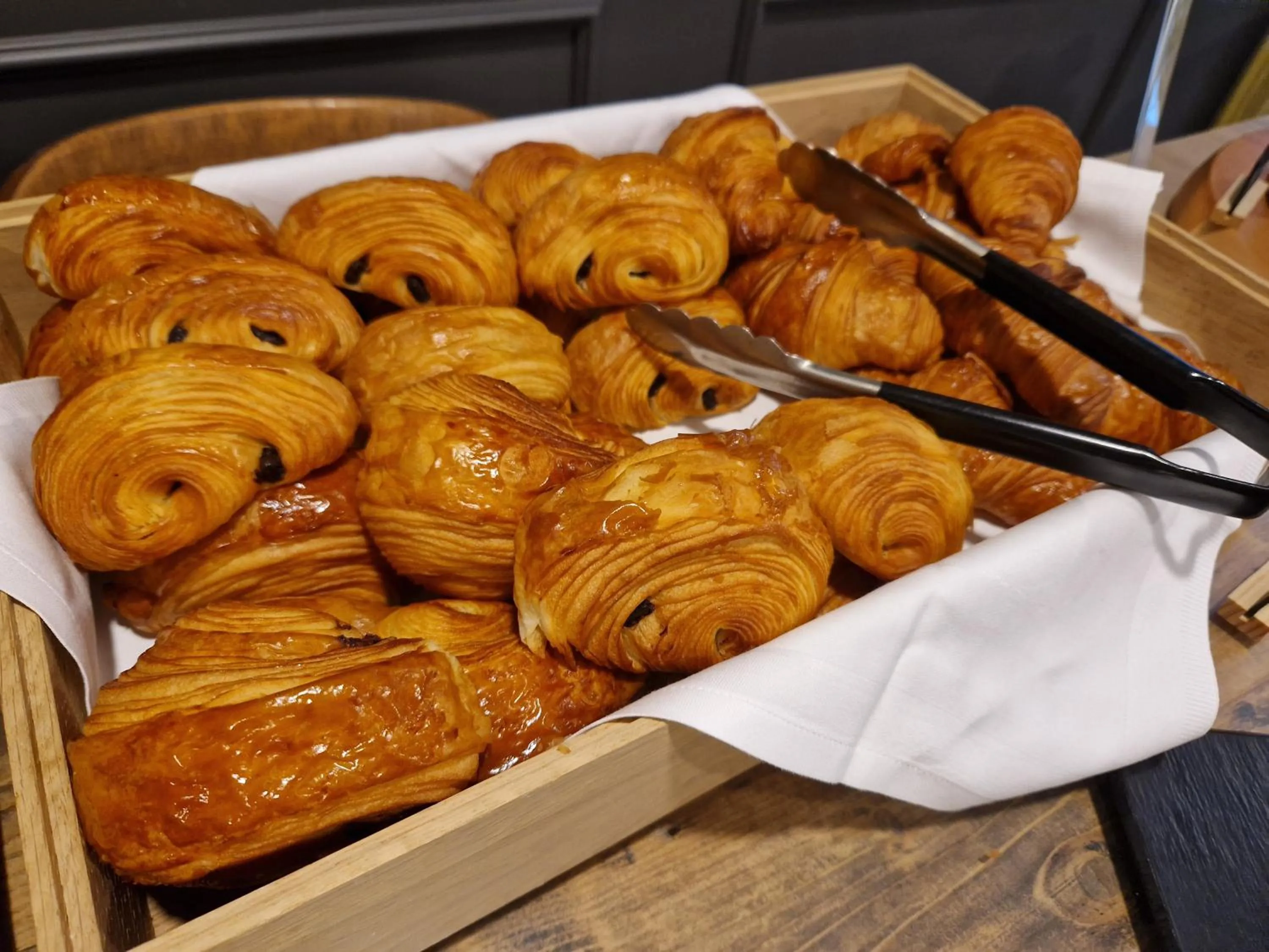 Buffet breakfast in Beelodge Hotel Blois Centre