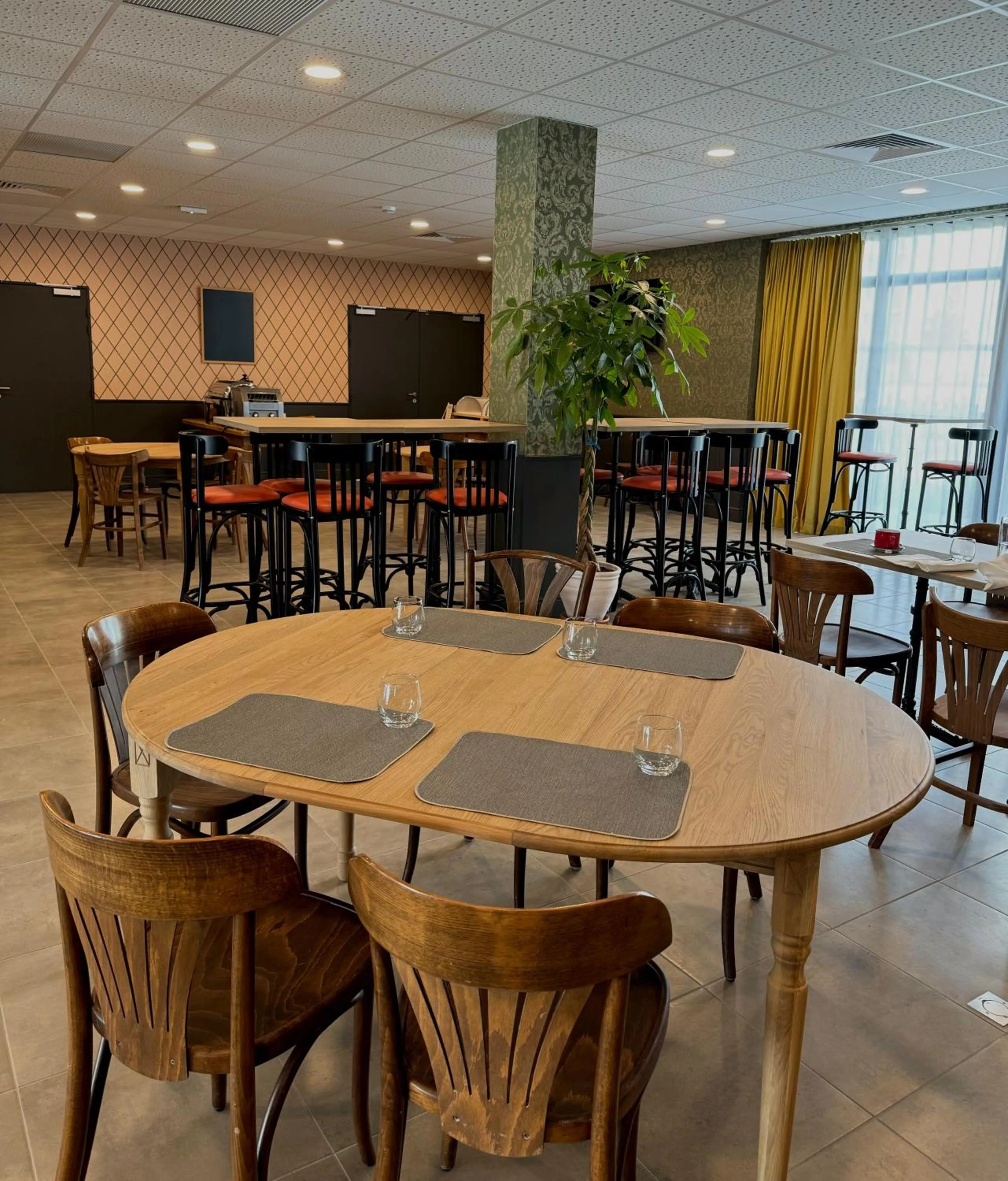 Restaurant/places to eat in Beelodge Hotel Blois Centre