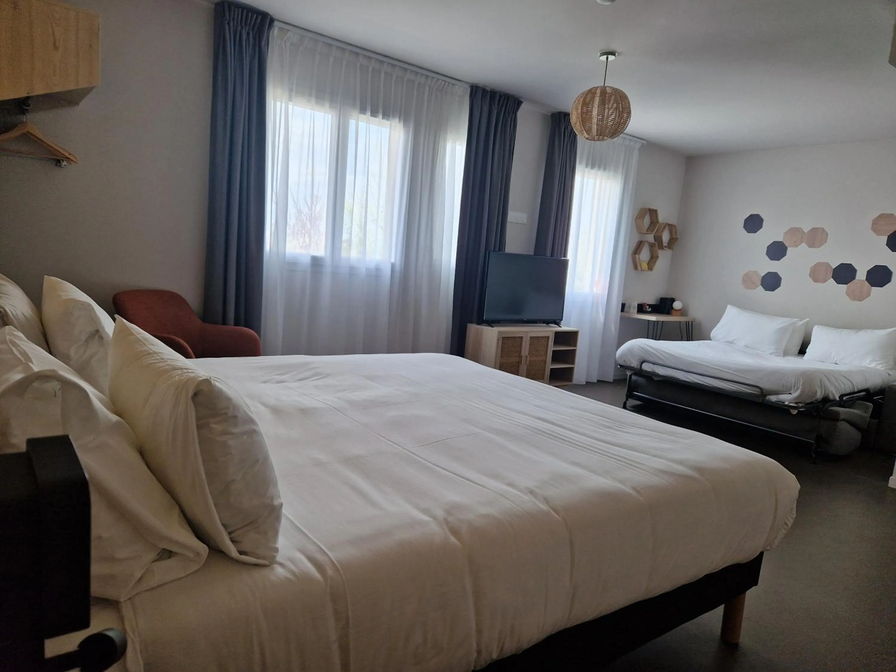 Bedroom, Bed in Beelodge Hotel Blois Centre