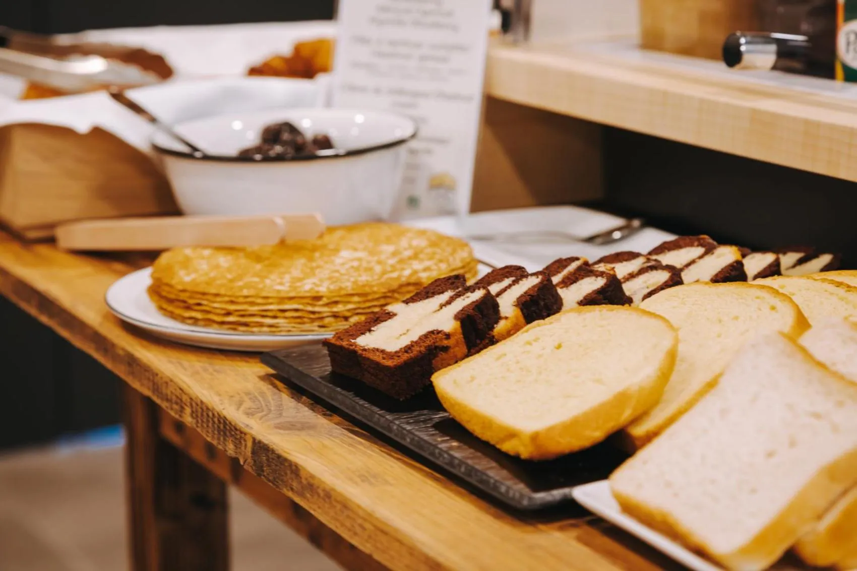 Buffet breakfast in Beelodge Hotel Blois Centre