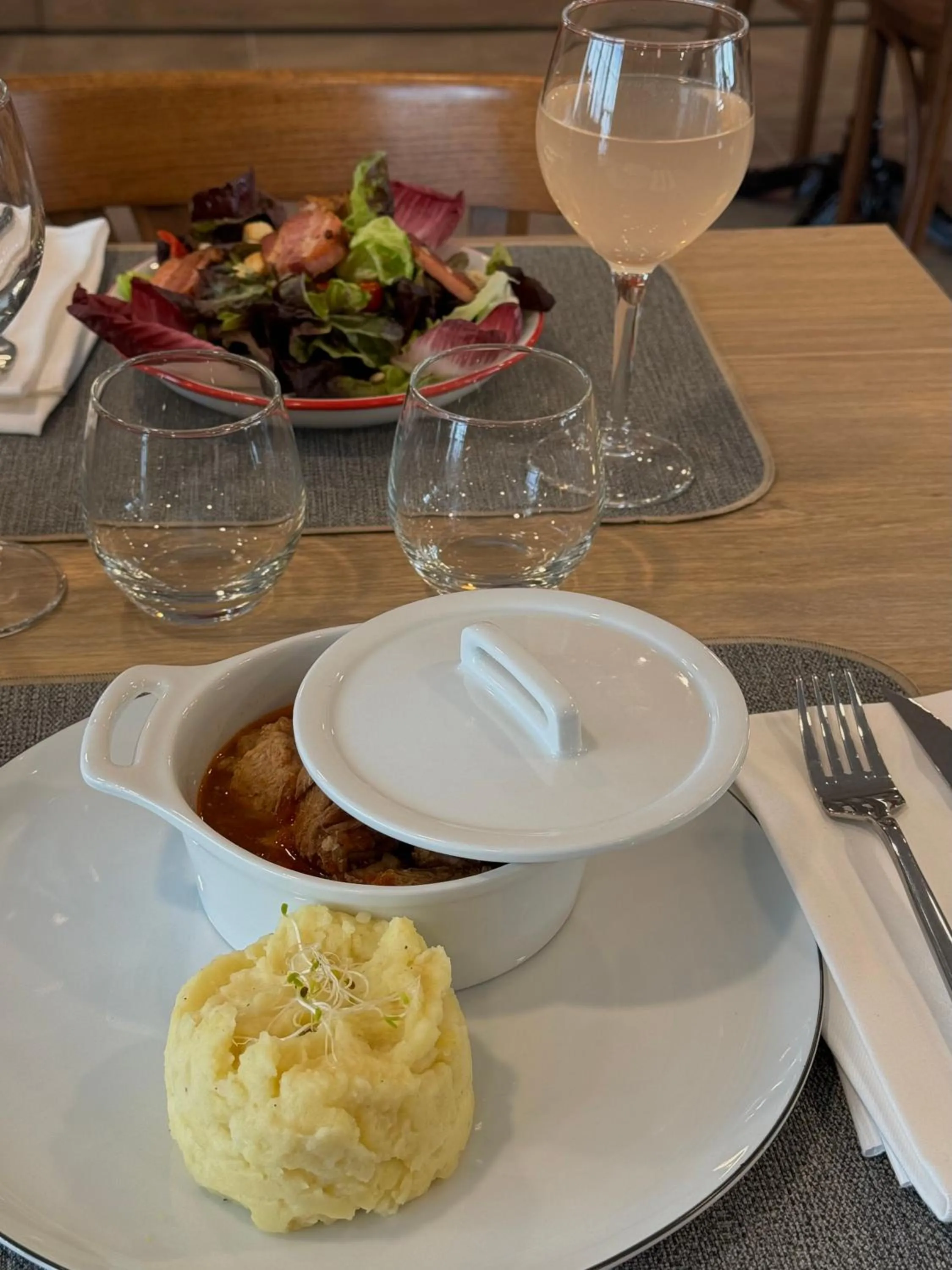 Restaurant/places to eat in Beelodge Hotel Blois Centre