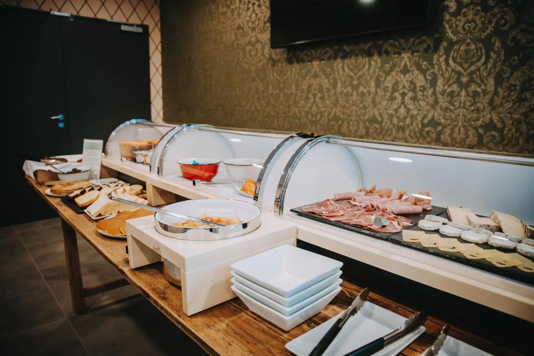 Buffet breakfast in Beelodge Hotel Blois Centre