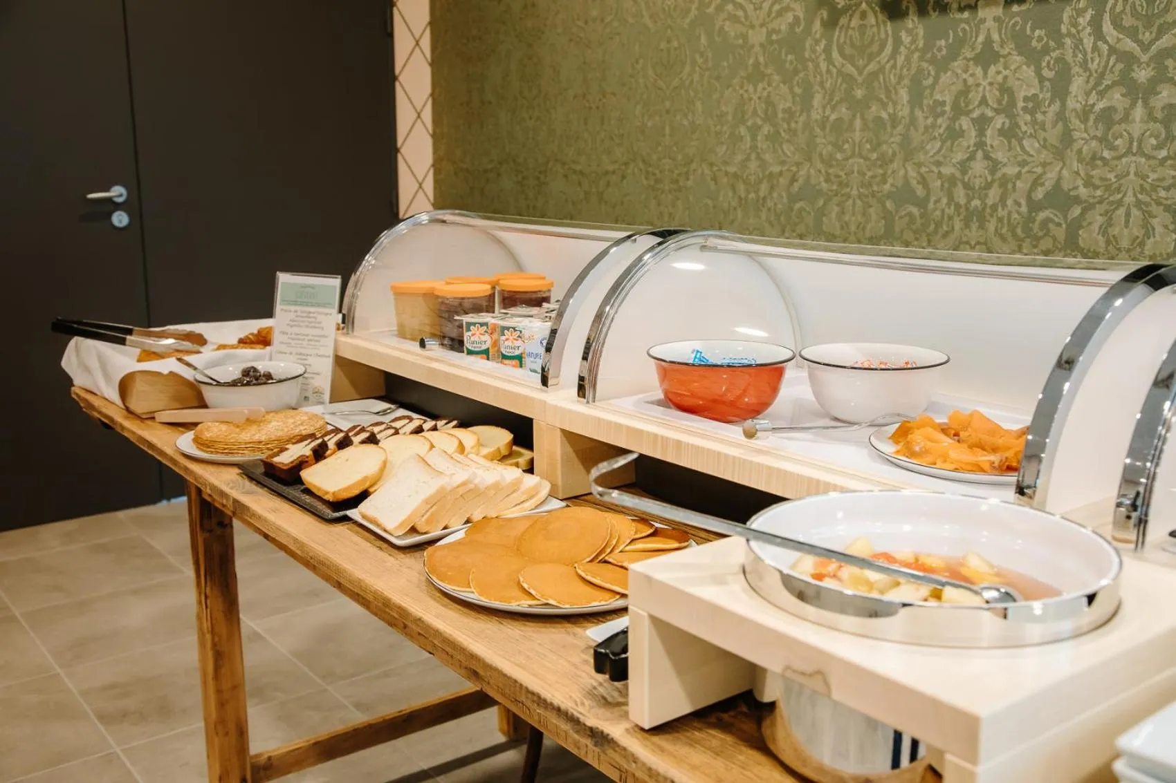 Buffet breakfast in Beelodge Hotel Blois Centre