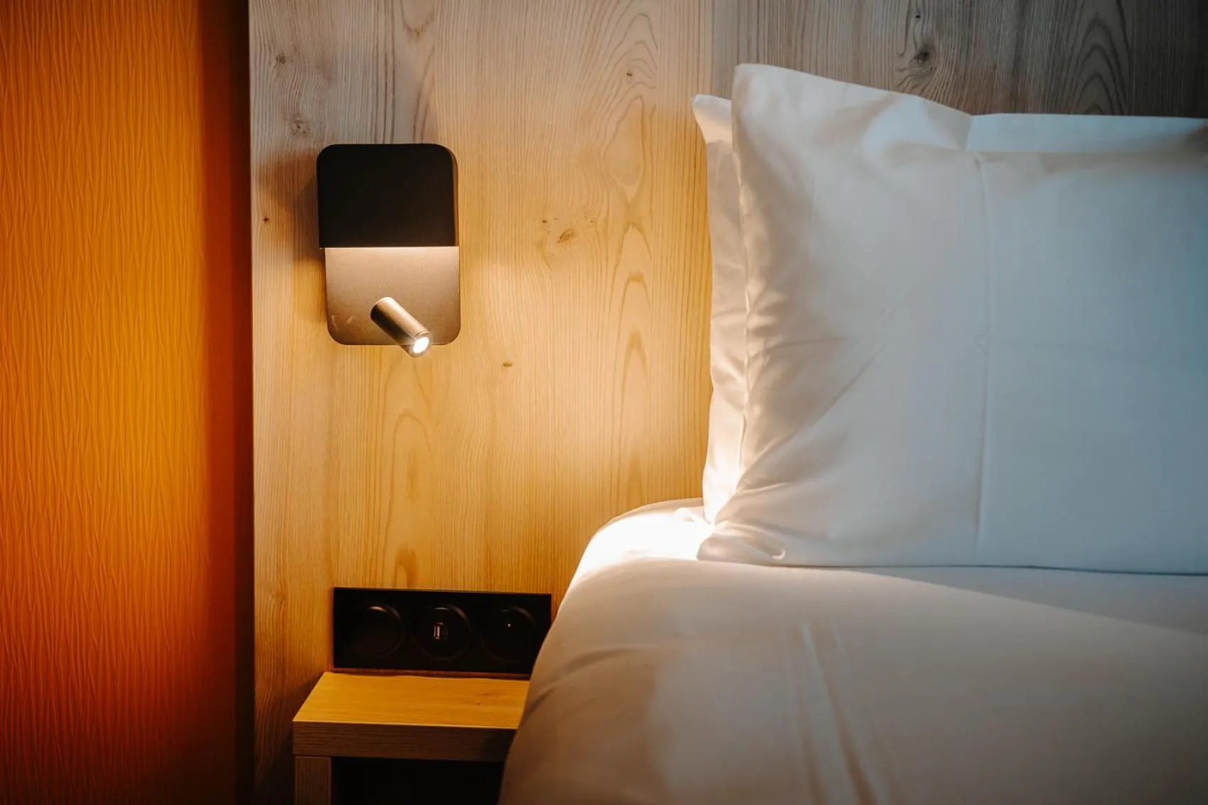 Photo of the whole room, Bed in Beelodge Hotel Blois Centre