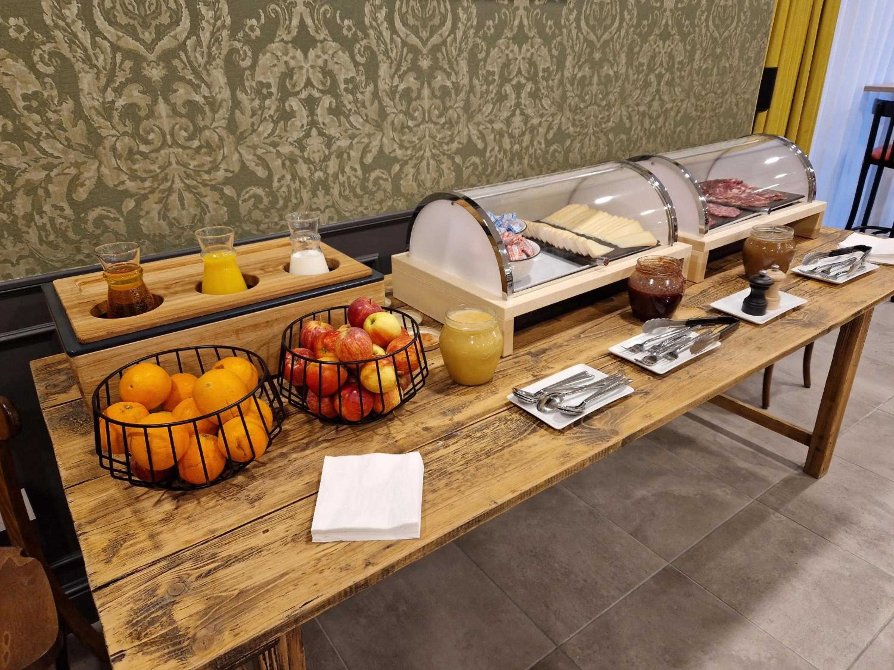 Breakfast in Beelodge Hotel Blois Centre