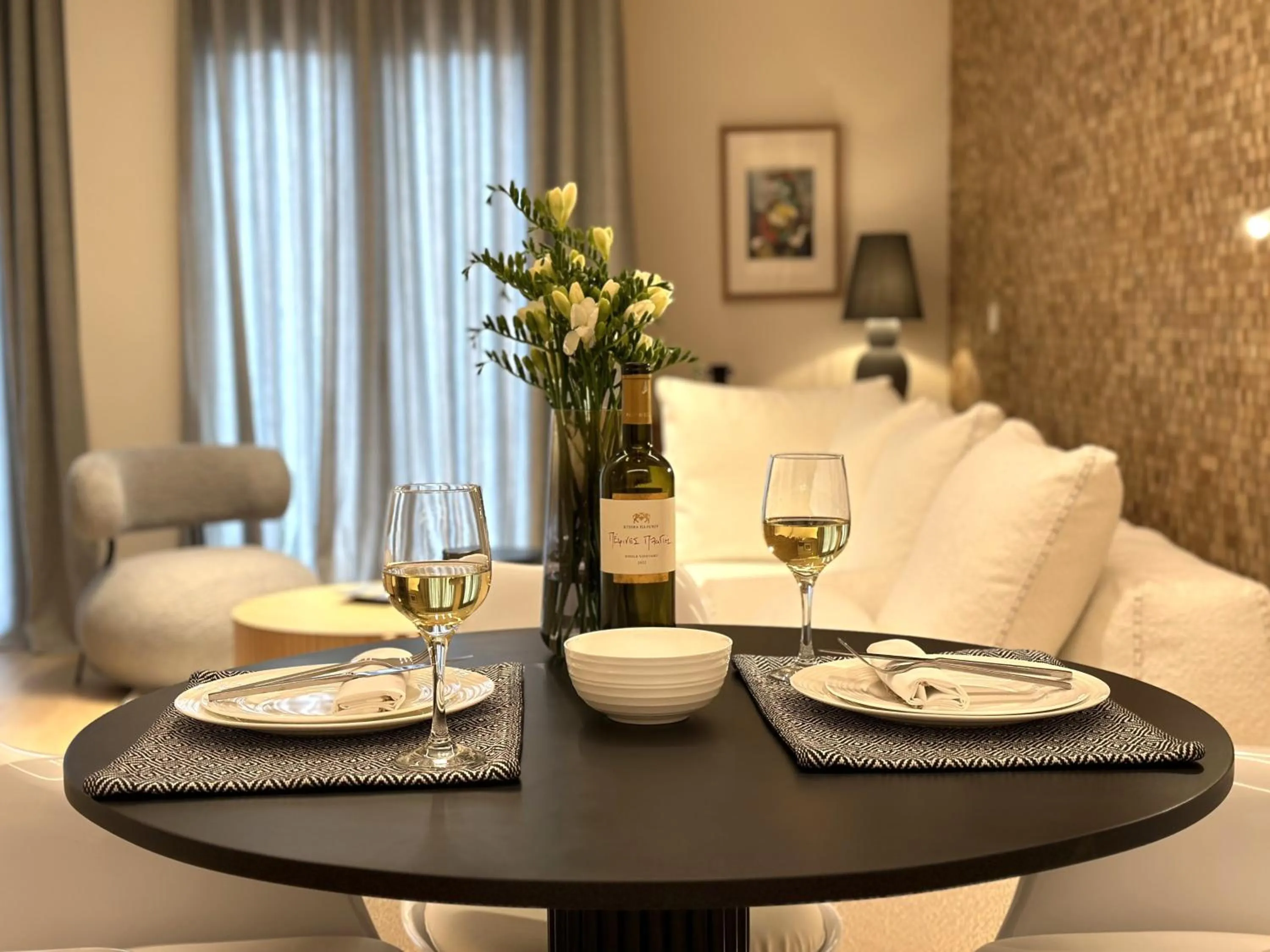 Living room in AIONION RESIDENCES by K&K