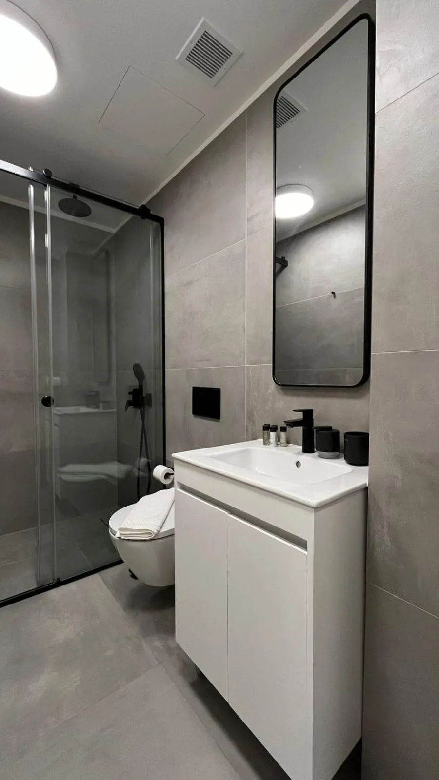 Bath in AIONION RESIDENCES by K&K