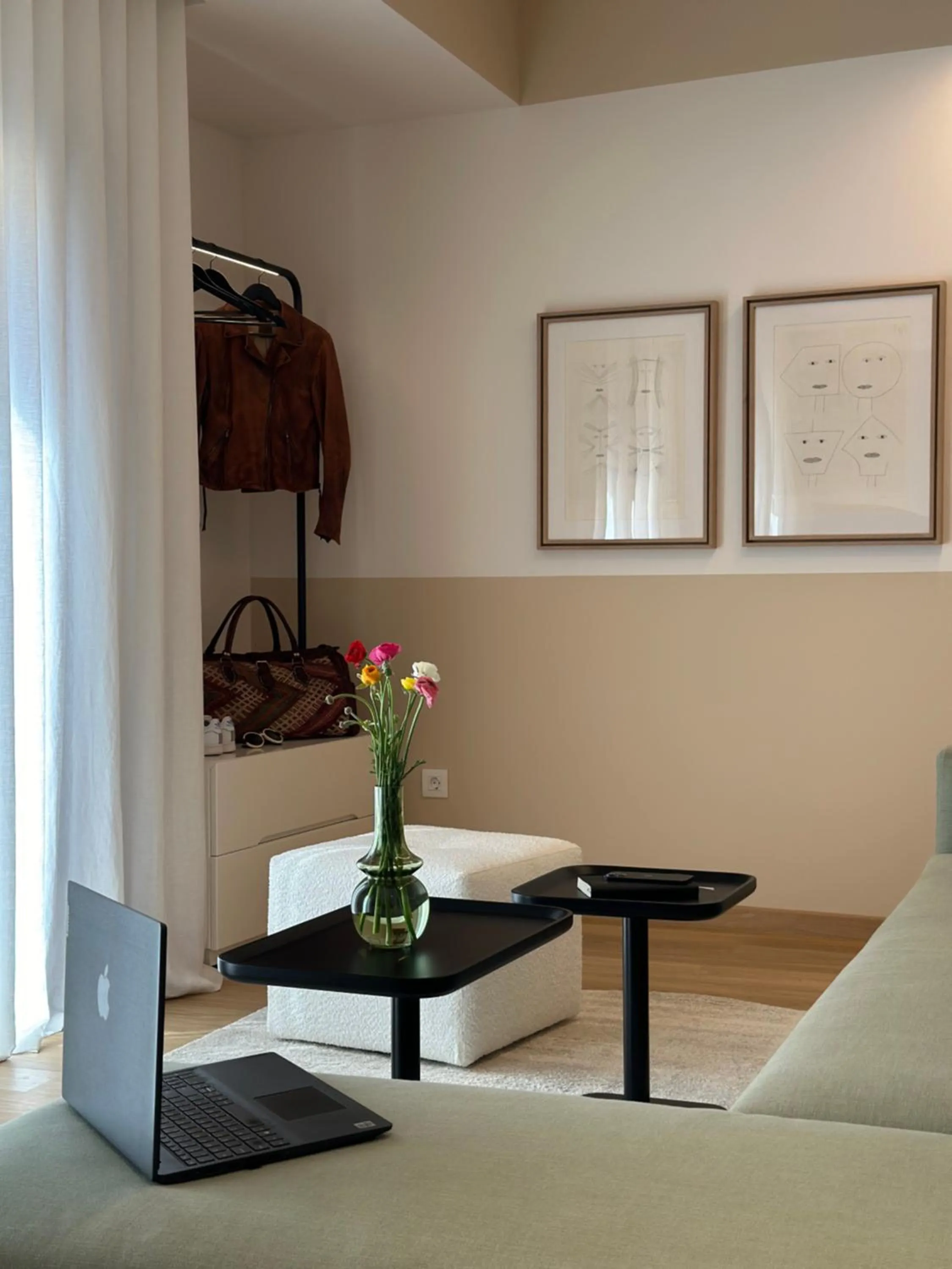 Living room in AIONION RESIDENCES by K&K