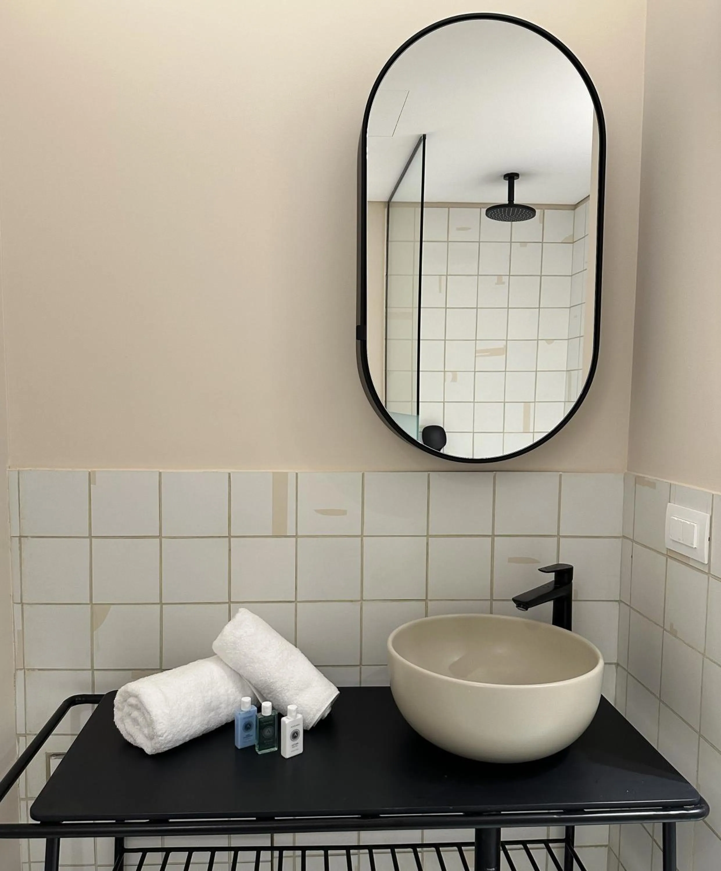 Shower in AIONION RESIDENCES by K&K