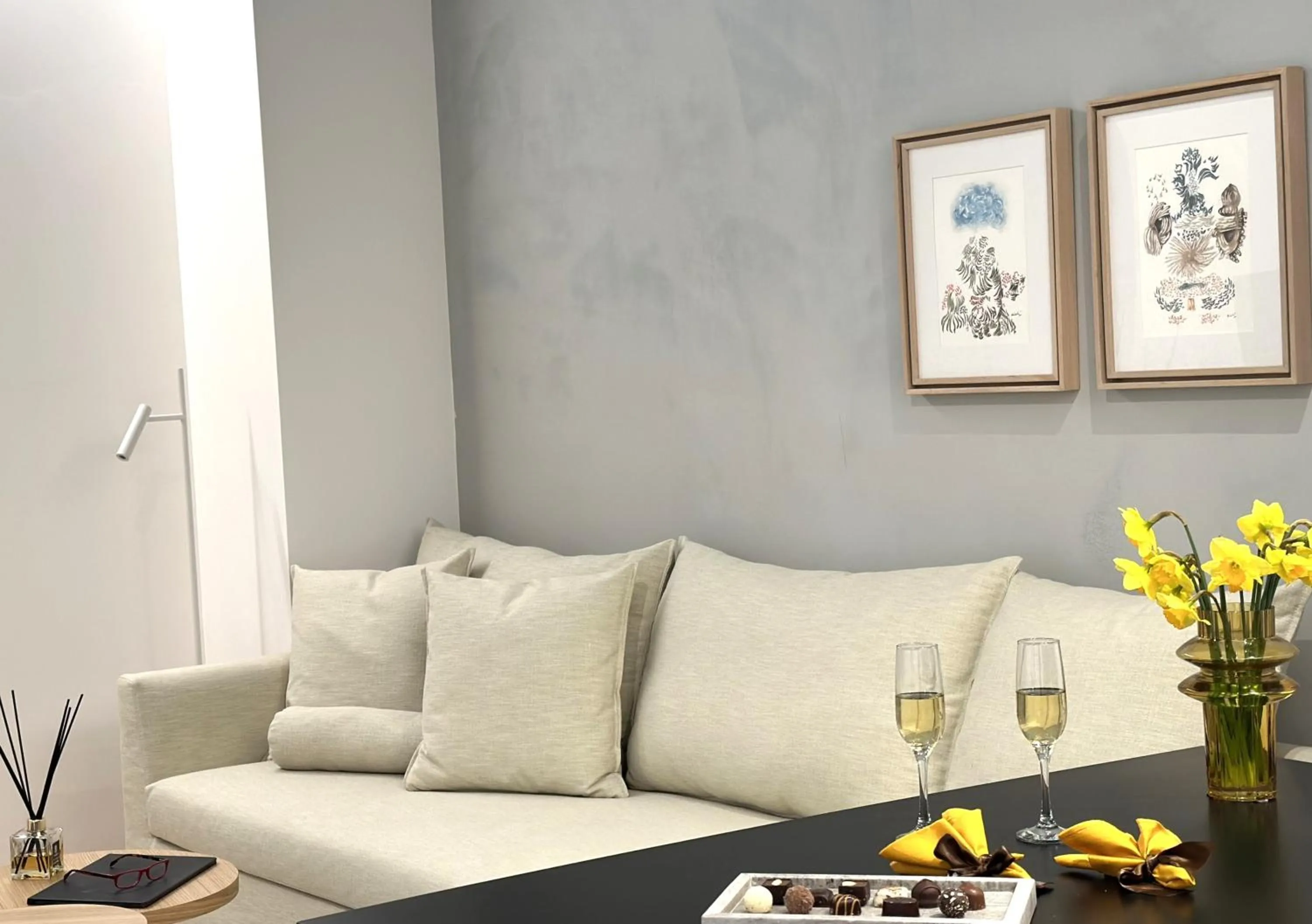 Living room in AIONION RESIDENCES by K&K