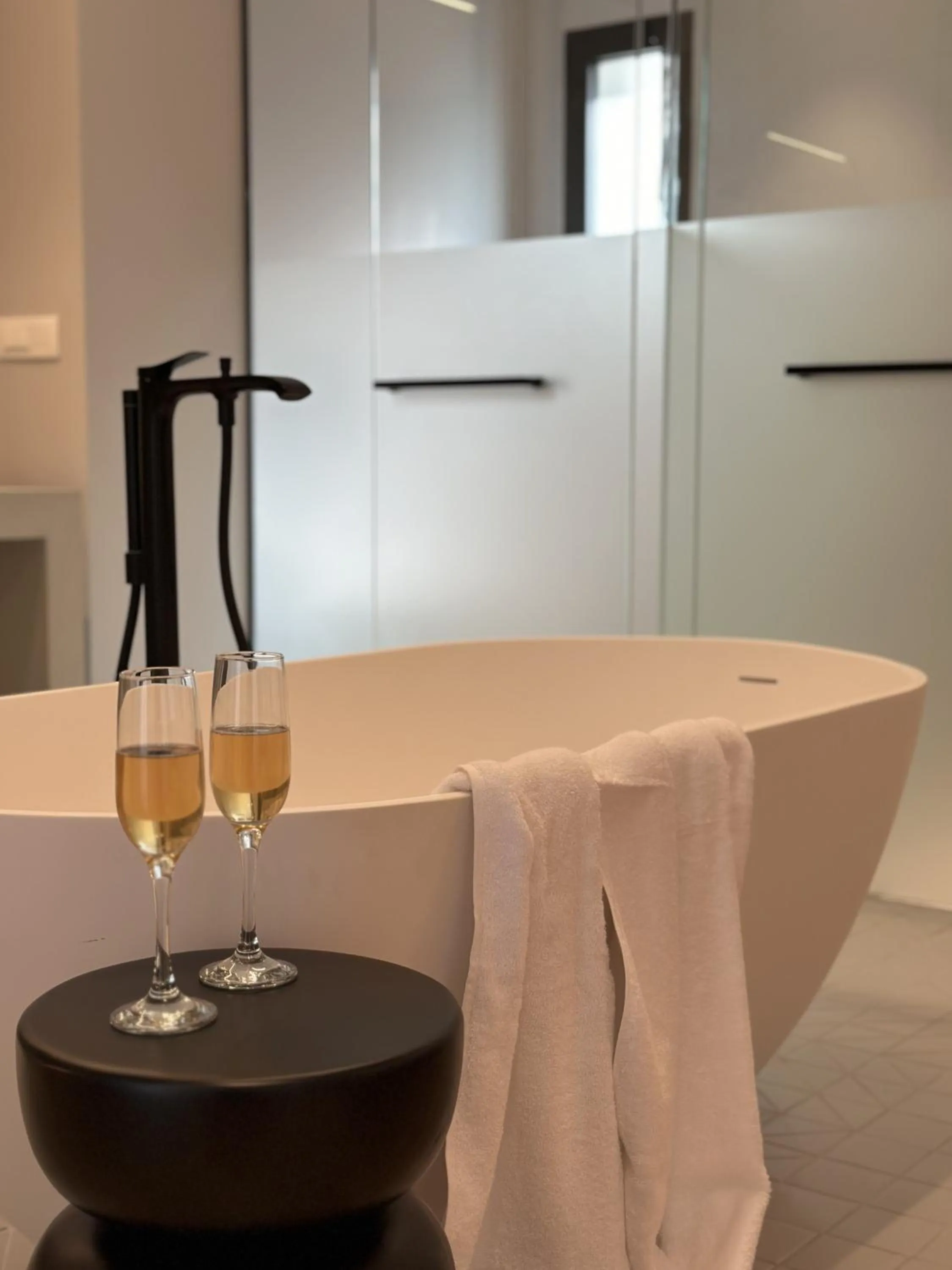 Shower in AIONION RESIDENCES by K&K