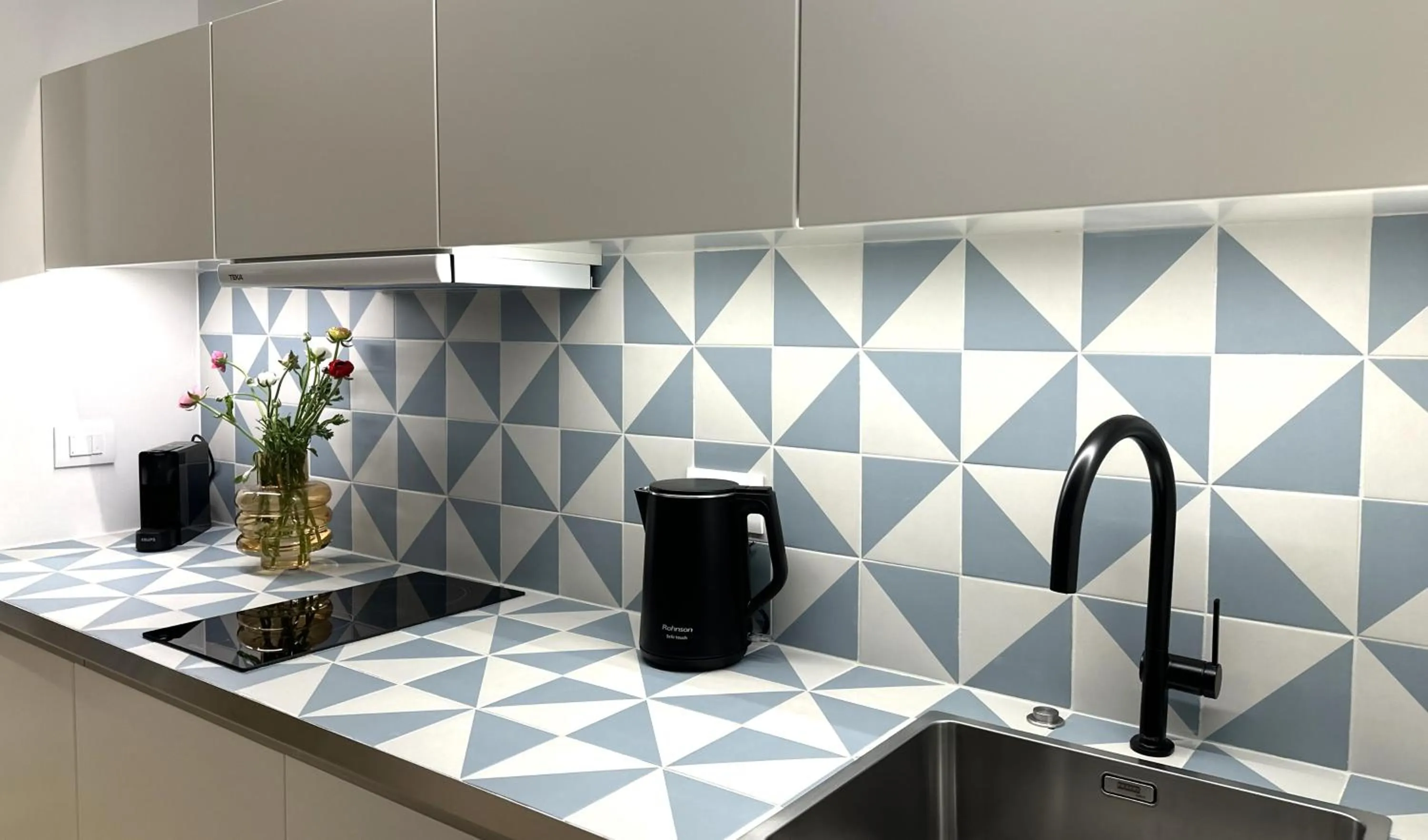 Coffee/tea facilities in AIONION RESIDENCES by K&K