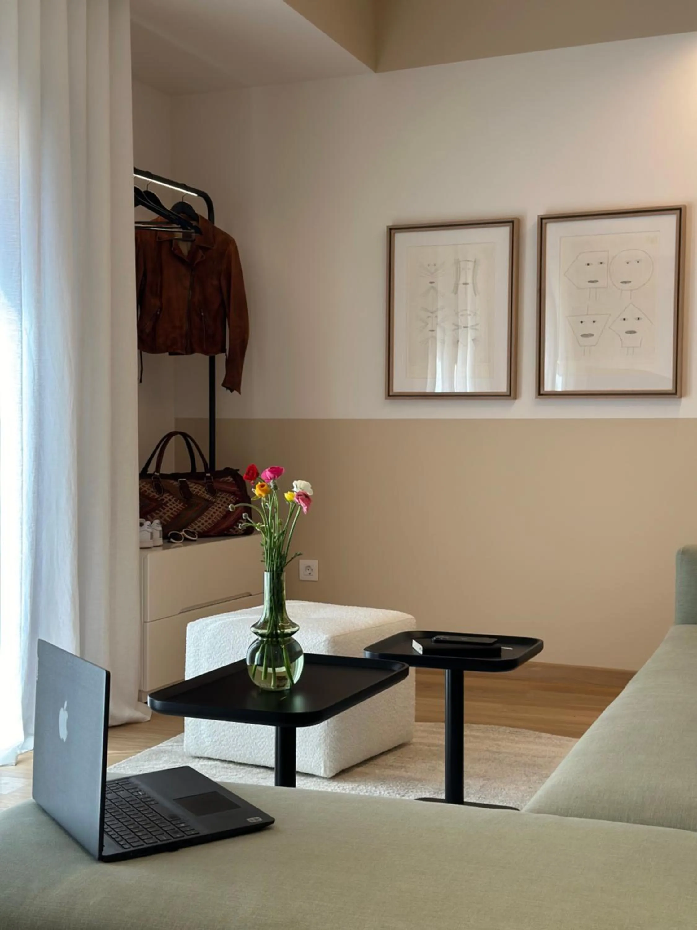 Living room, Bed in AIONION RESIDENCES by K&K