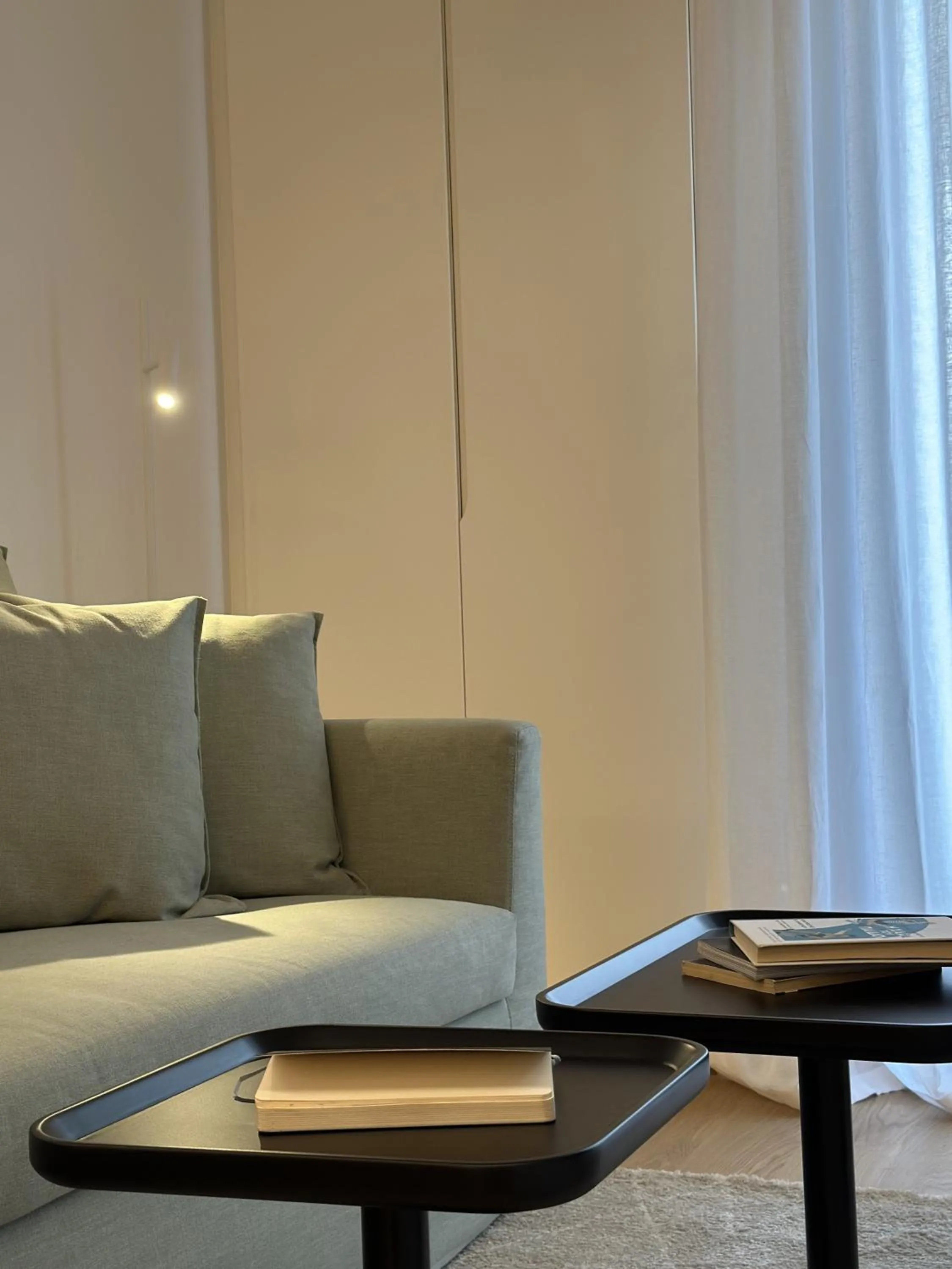 Living room in AIONION RESIDENCES by K&K