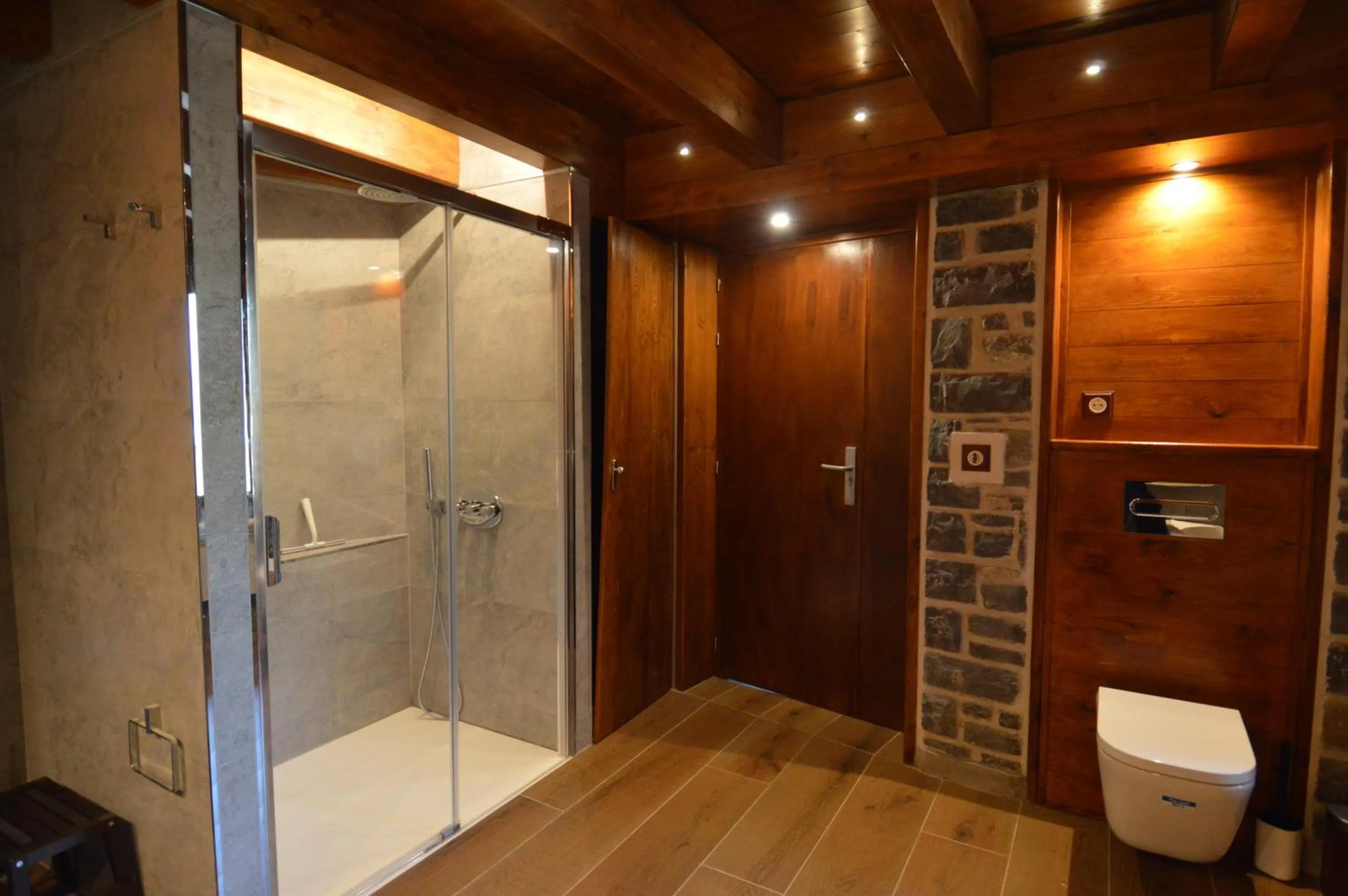 Shower in Hotel Rural El Portón de Murillo