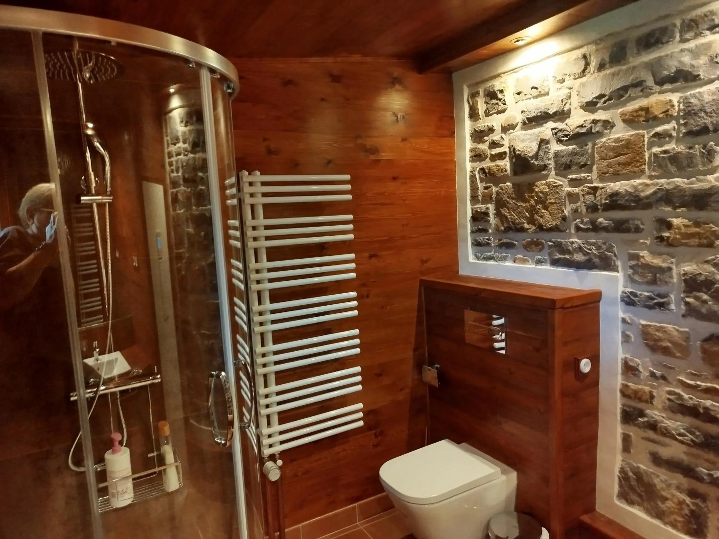 Shower in Hotel Rural El Portón de Murillo