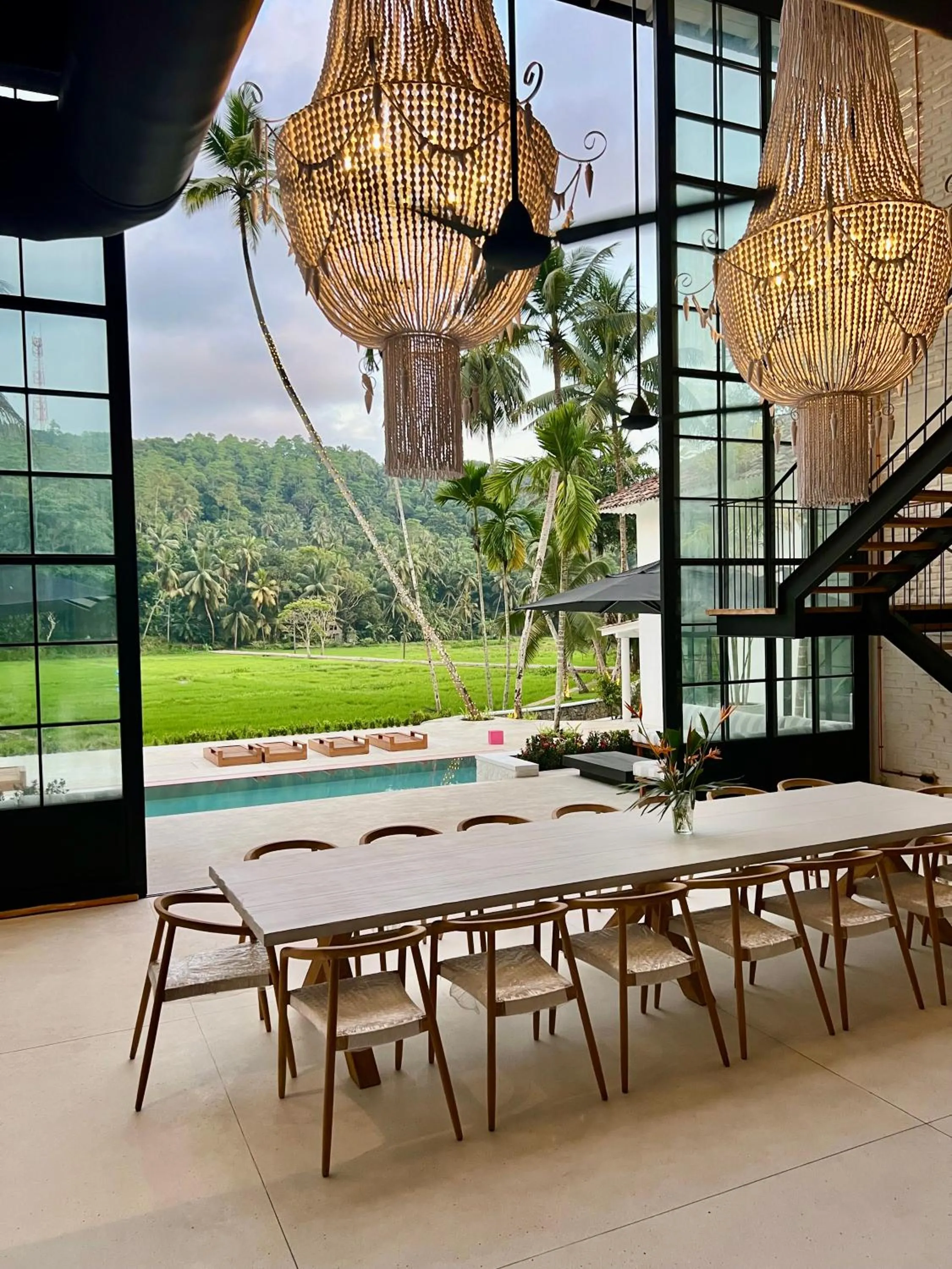 Restaurant/places to eat in Miss Ceylon