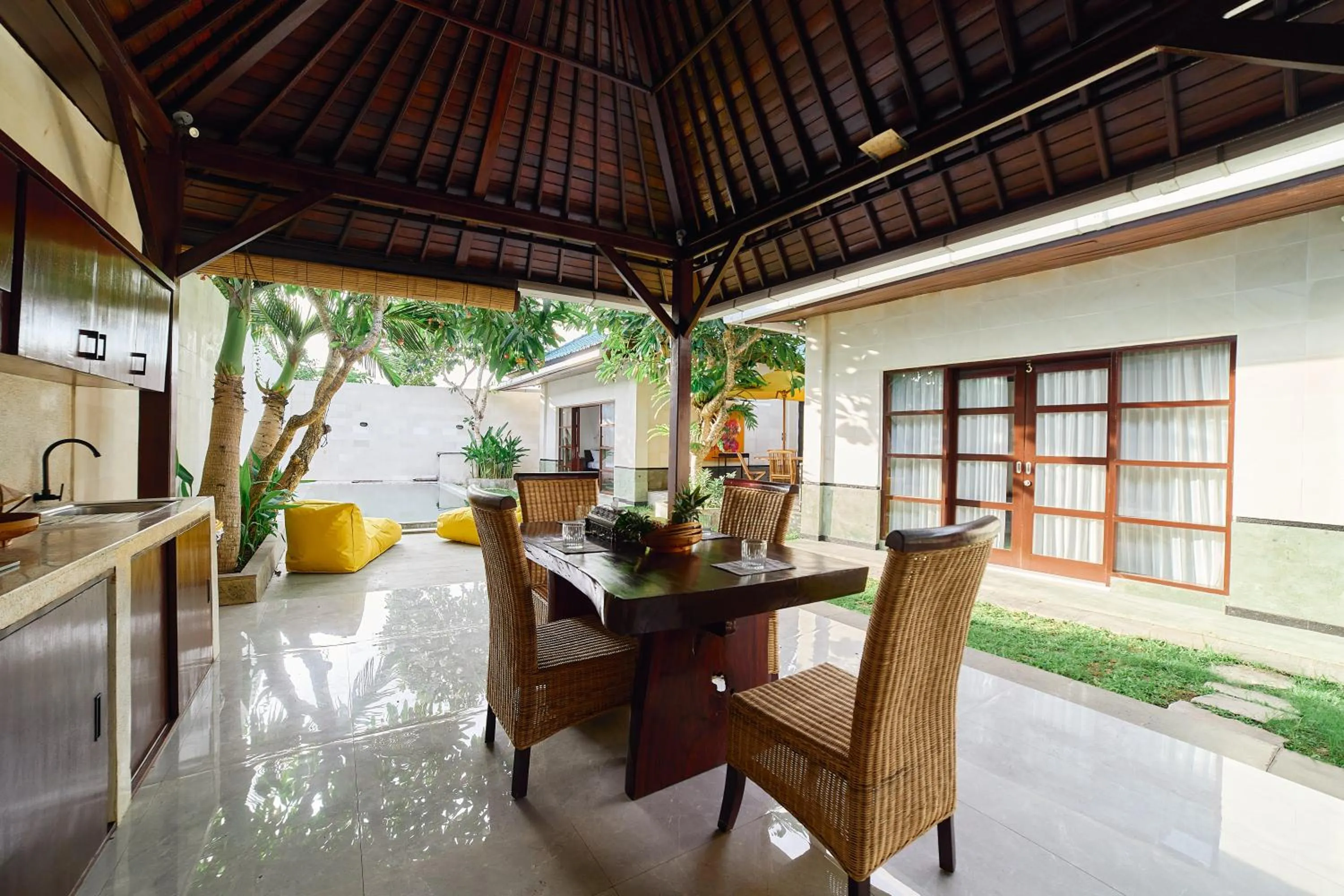 Kitchen or kitchenette in Cantik ArtVilla for big company by ArthouseBali