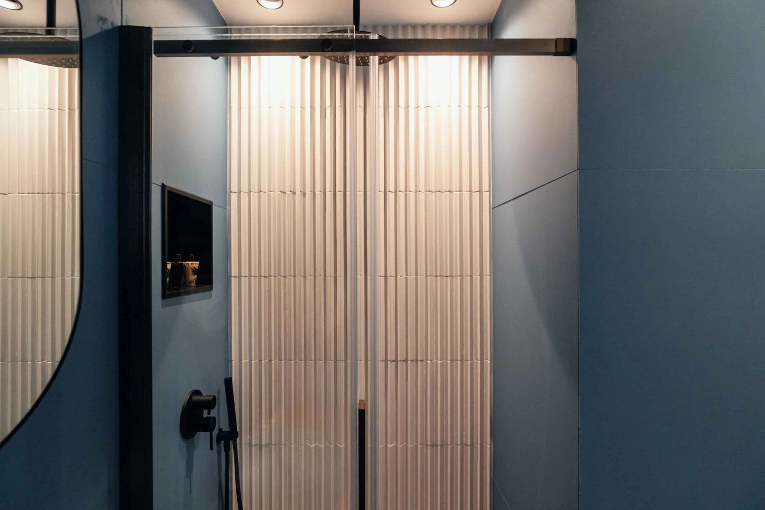 Shower in The Flow - Via Del Corso