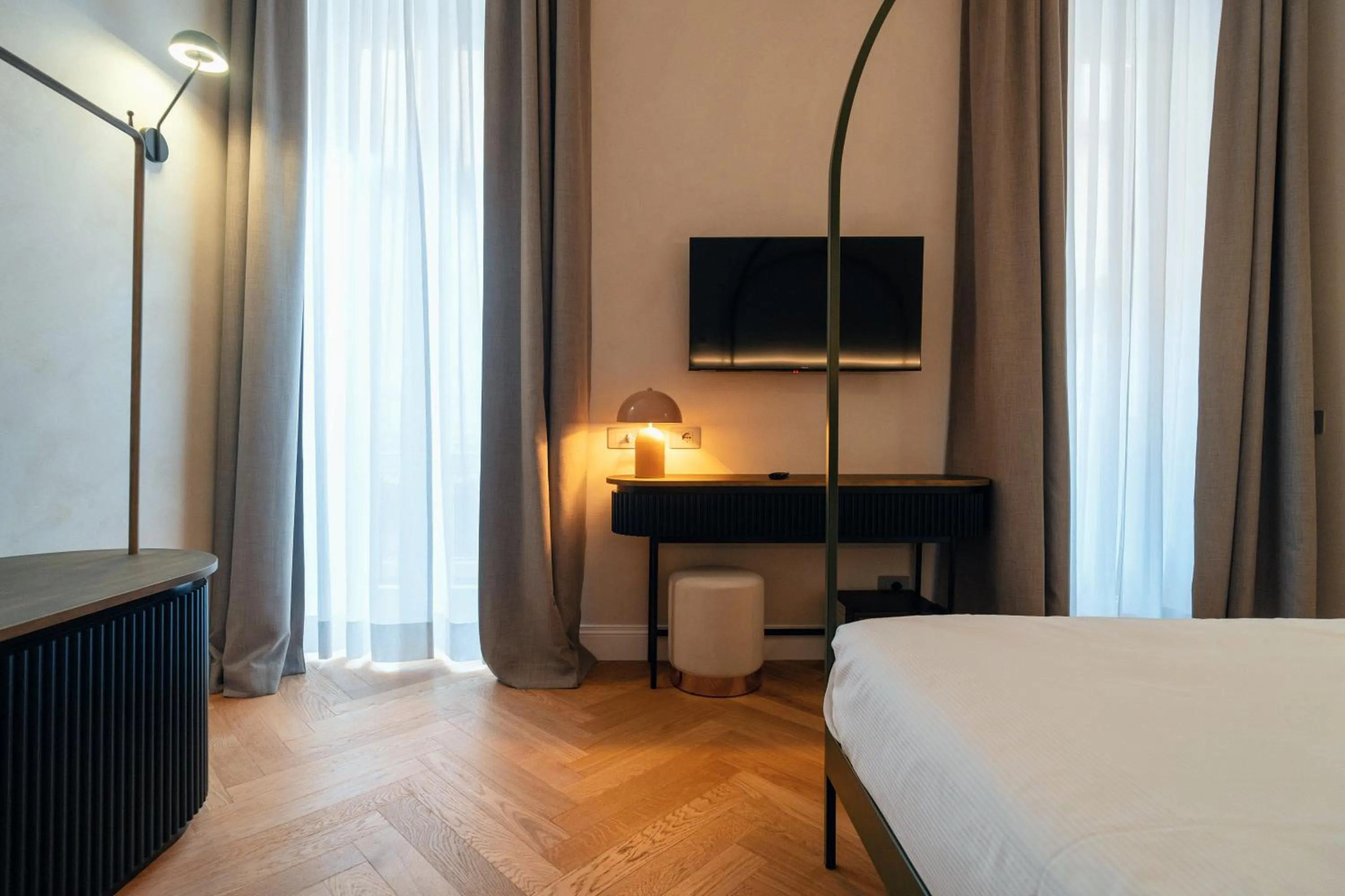 Photo of the whole room, Bed in The Flow - Via Del Corso