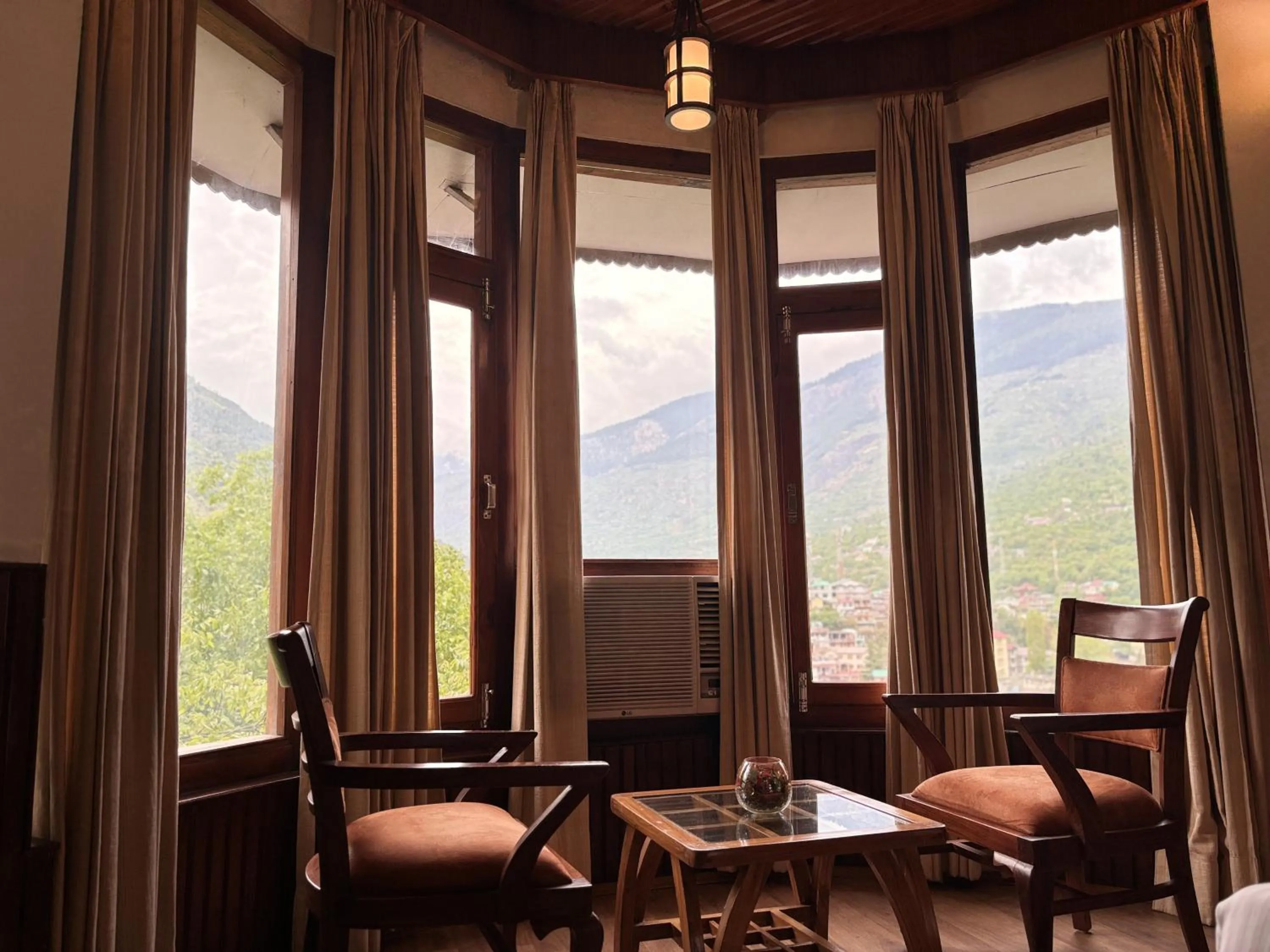 Mountain view in Shobla Royale