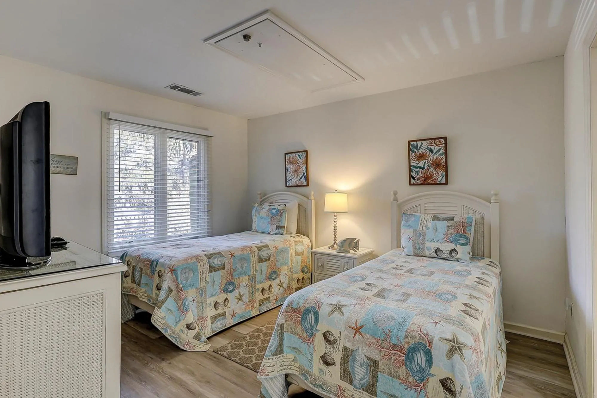 Other, Bed in Colonnade Club 206