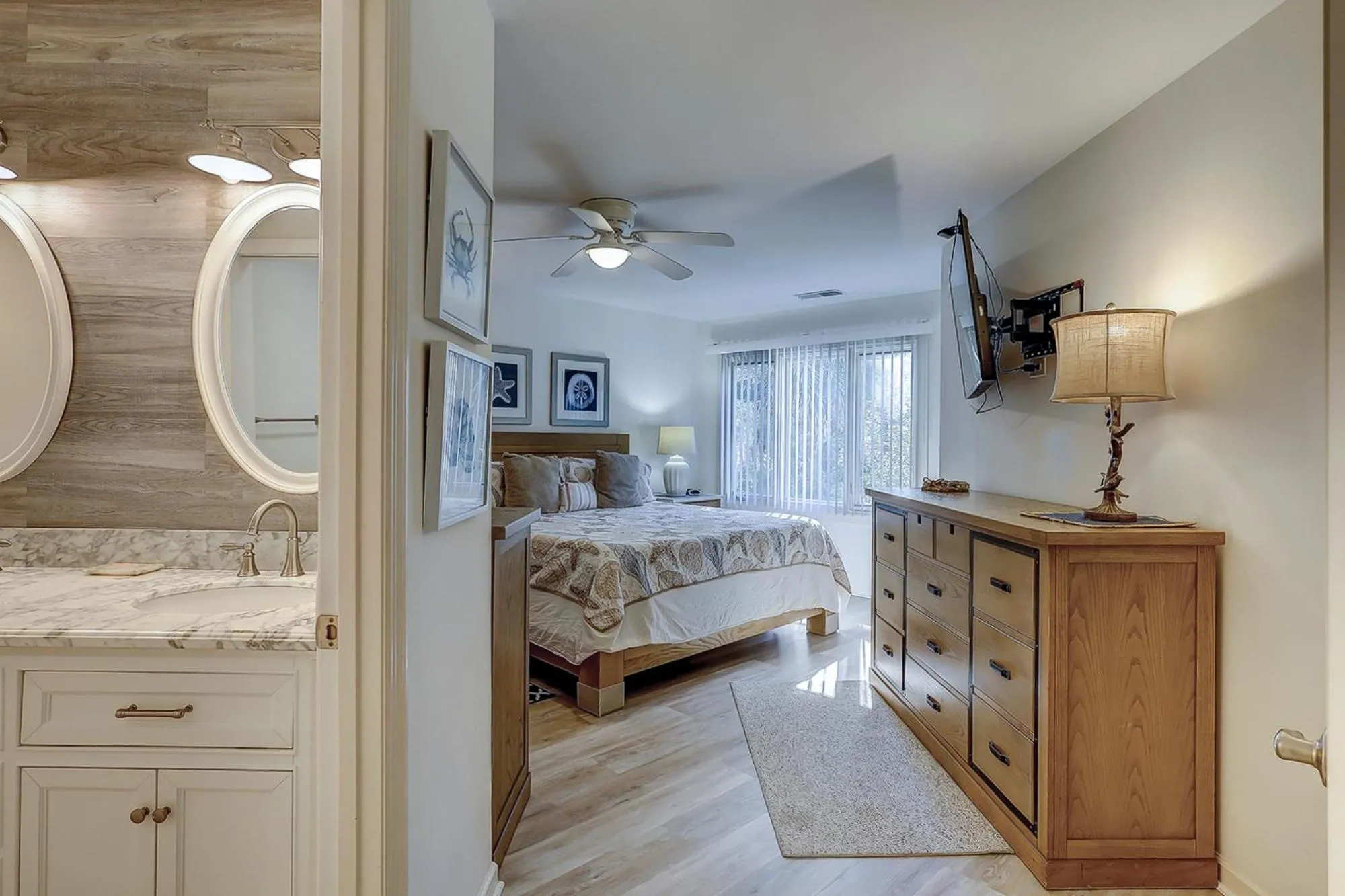 Other, Bed in Colonnade Club 206