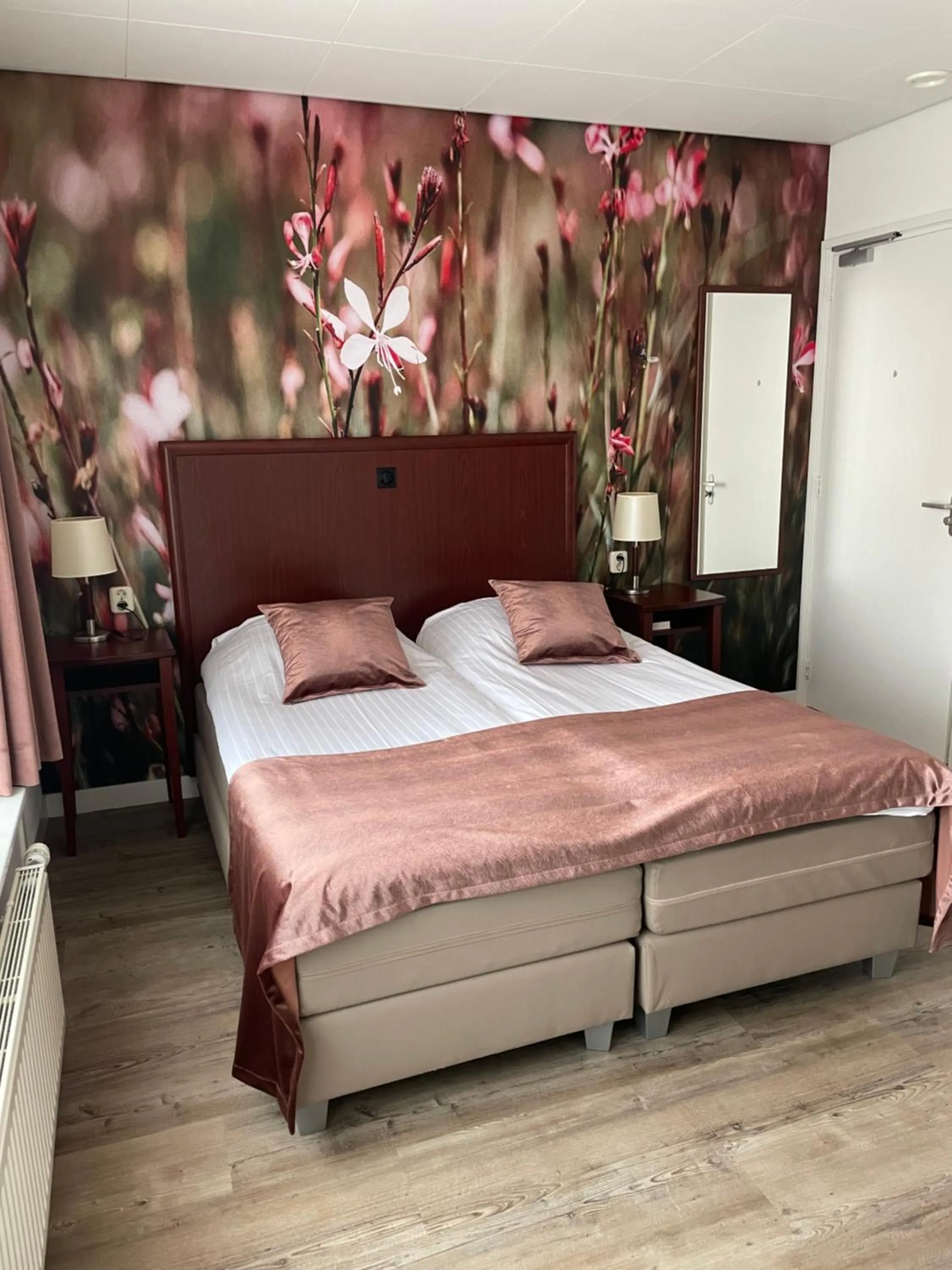 Bedroom, Bed in Hotel Lemmer