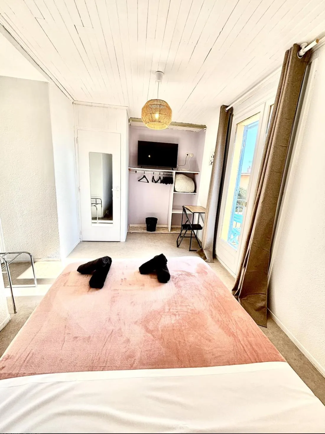 Bedroom, Bed in Hôtel Le Chalet