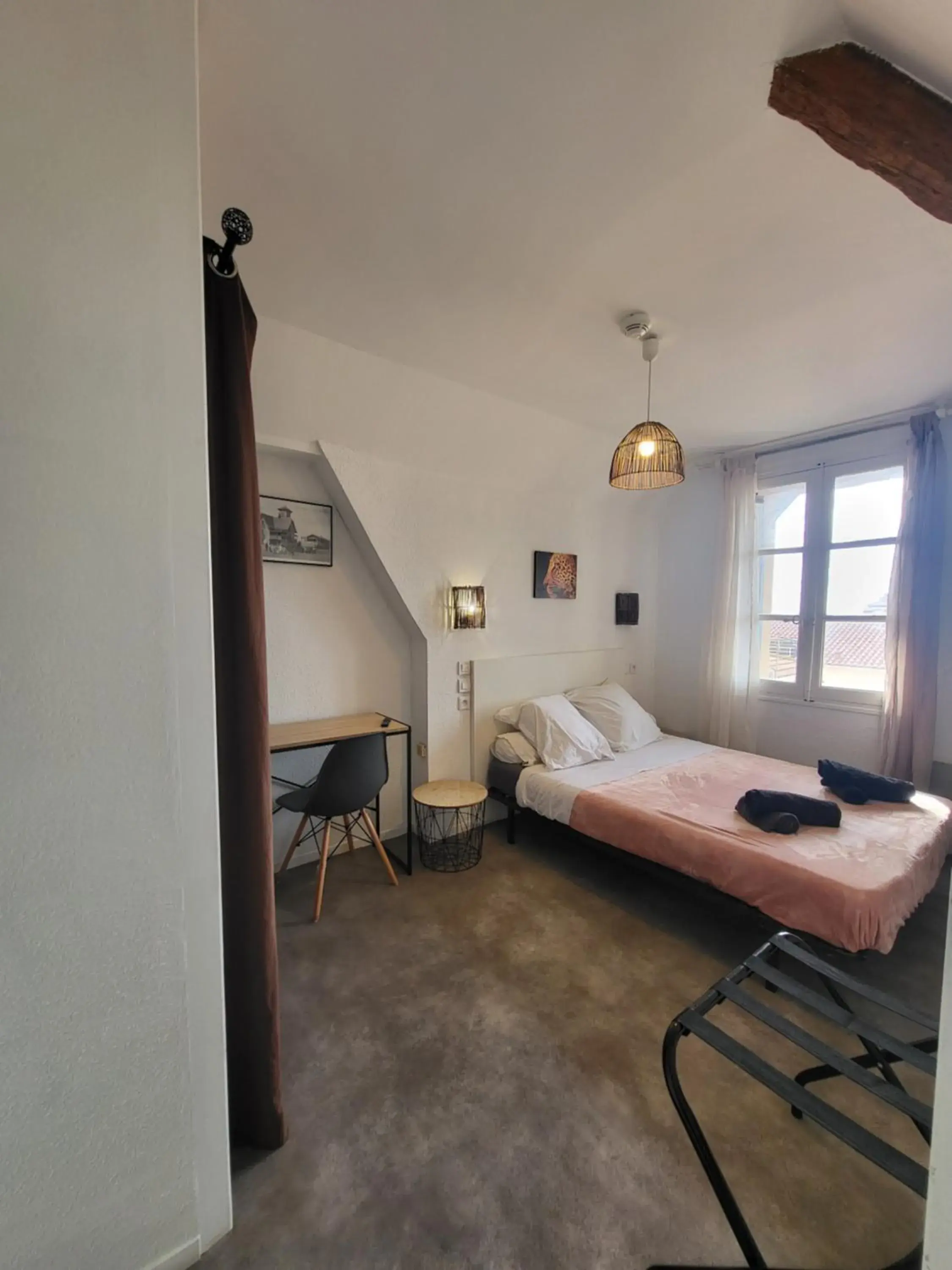 Triple Room with Bathroom in Hôtel Le Chalet Triple Room with Bathroom in Hôtel Le Chalet