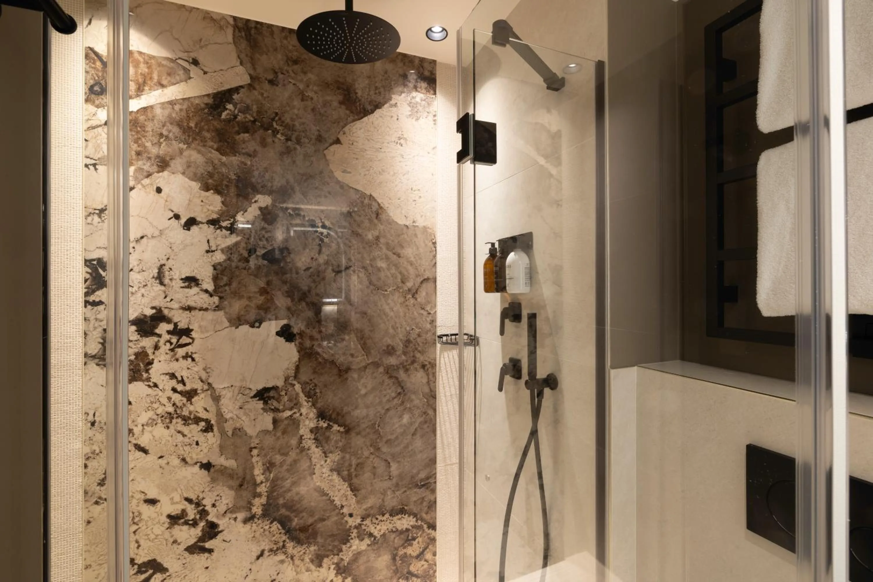 Shower in Hôtel L'Ormaie & Spa