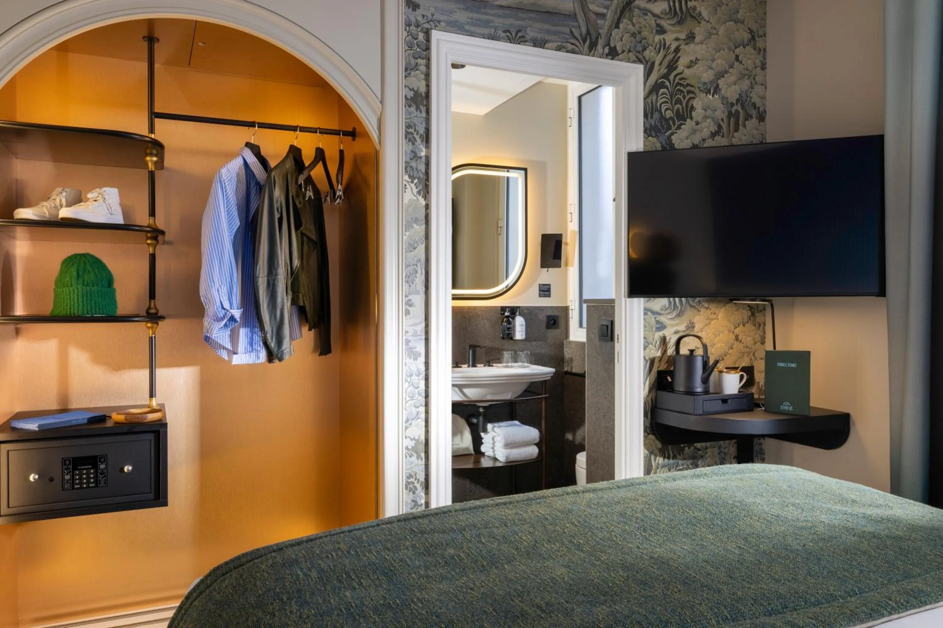 Photo of the whole room, Bed in Hôtel L'Ormaie & Spa