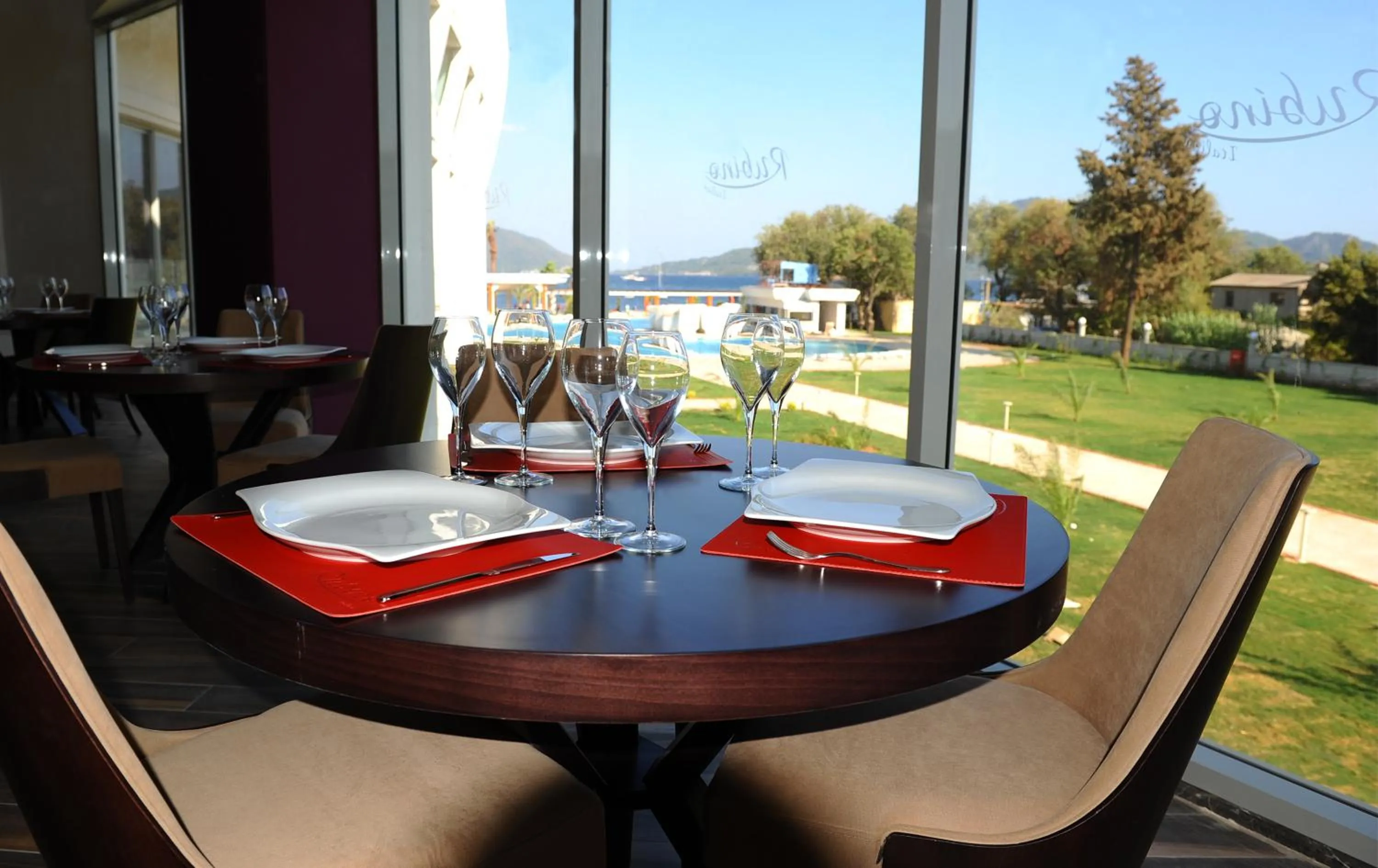 Restaurant/places to eat in Green Nature Diamond