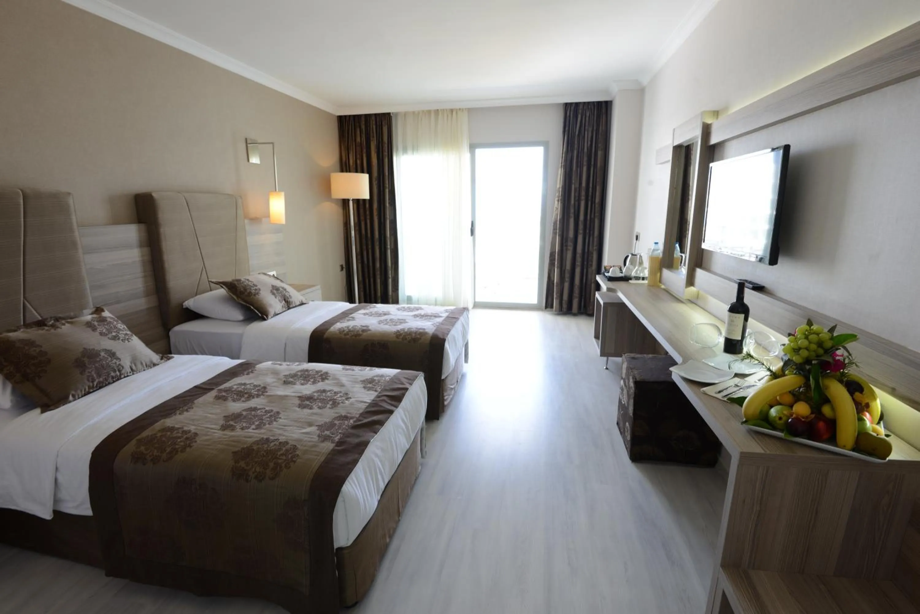 Day, Bed in Green Nature Diamond