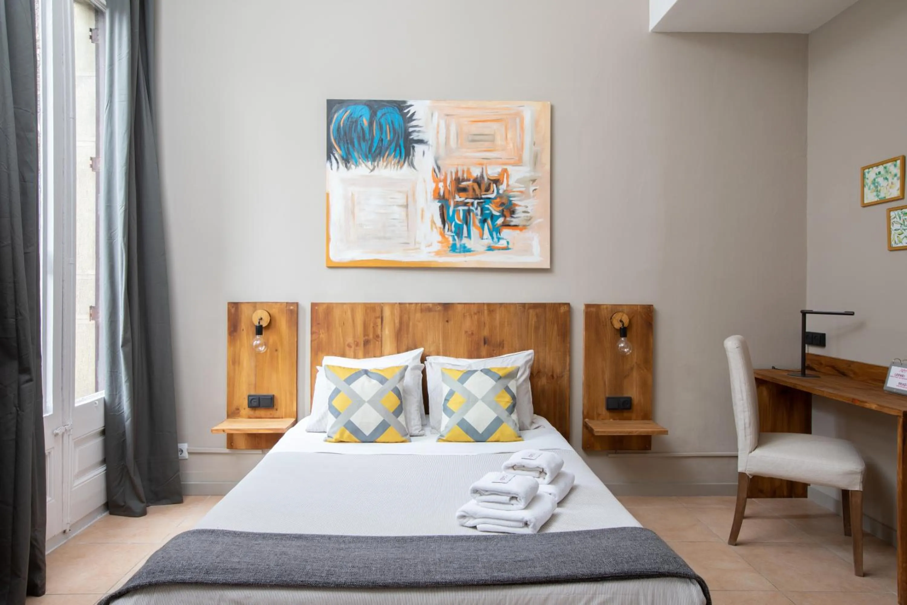 Photo of the whole room, Bed in Jardinets Guest House