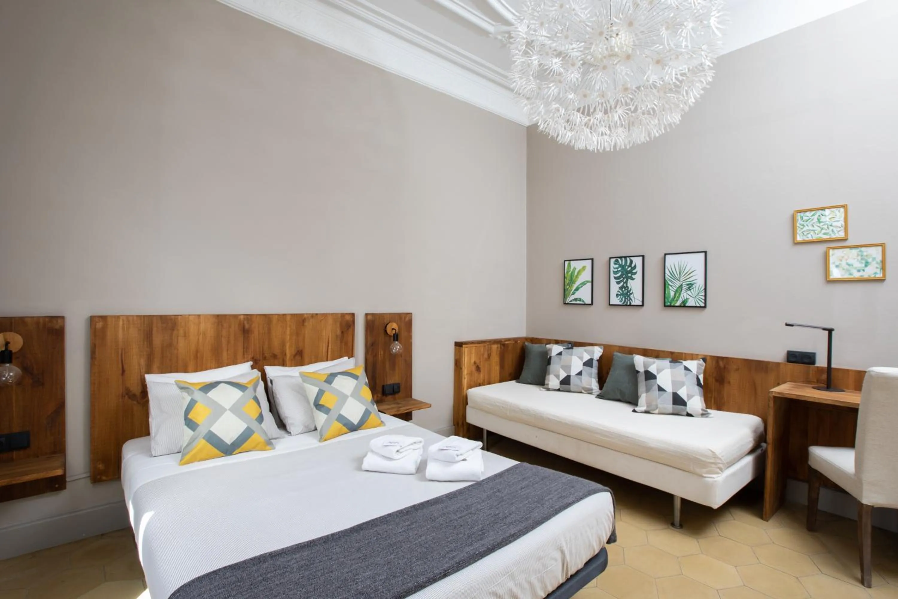 Photo of the whole room, Bed in Jardinets Guest House