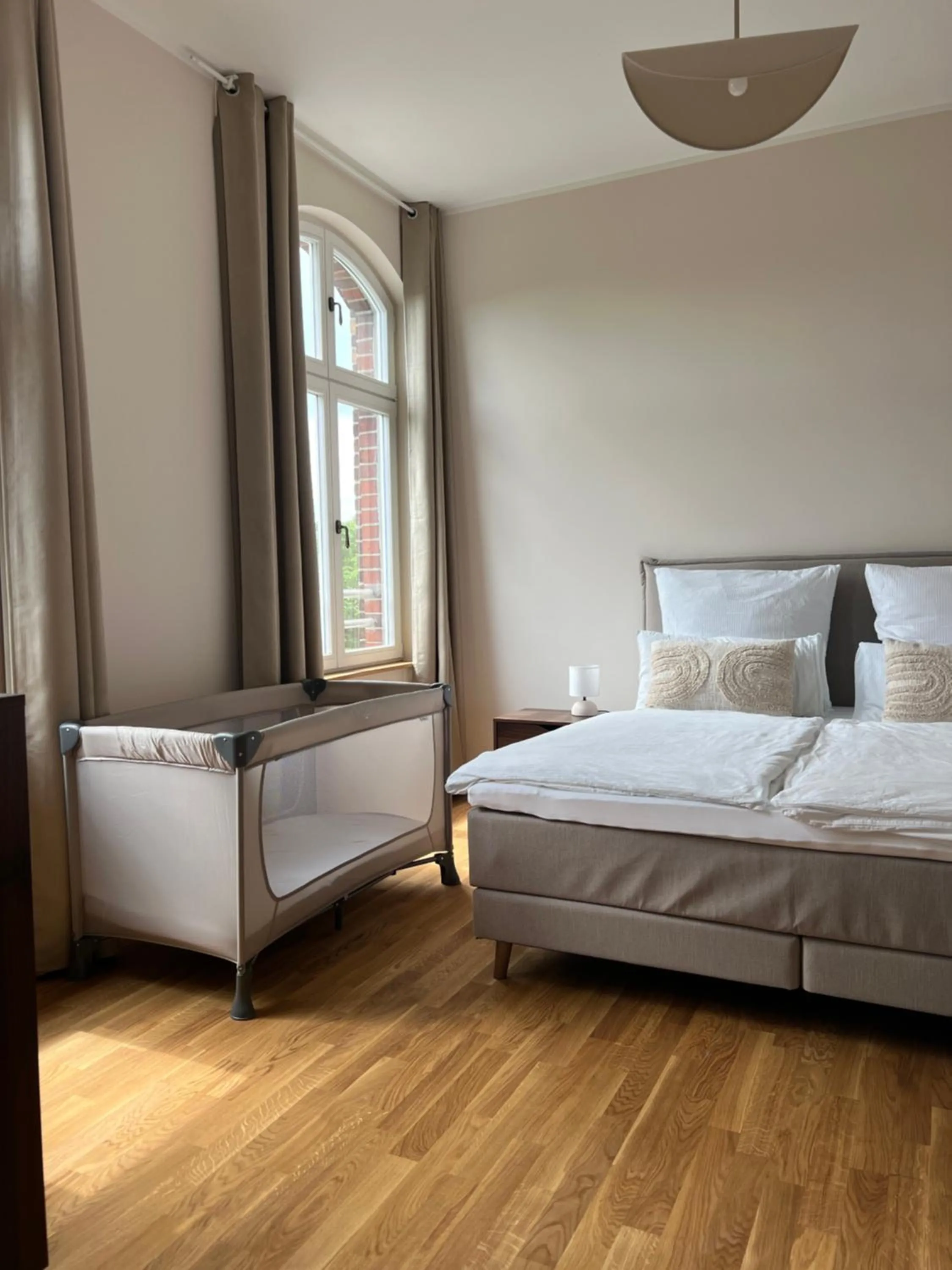 Bedroom, Bed in AMAYA LIVING 80qm Japandi Krefeld Zentrum