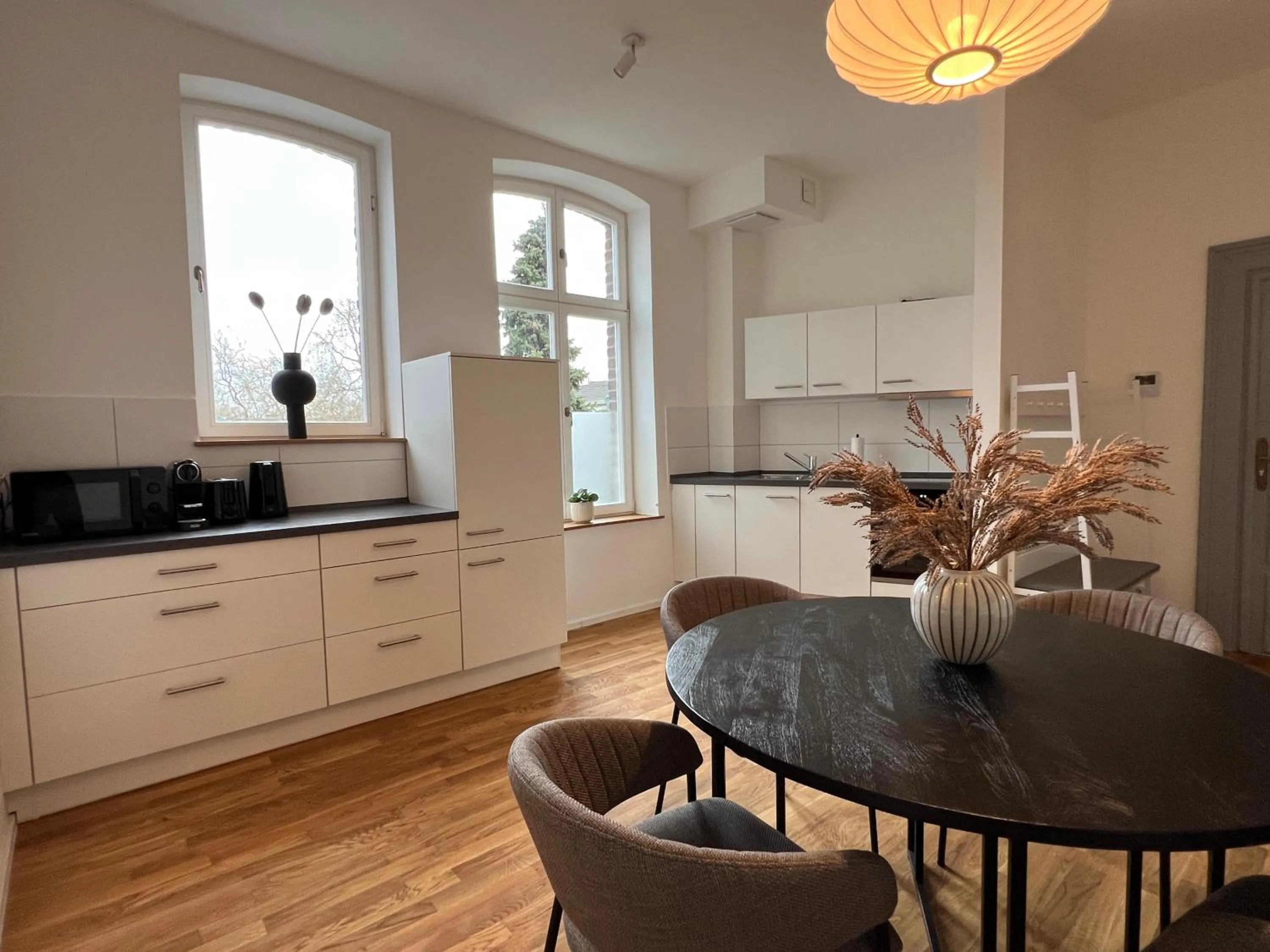 Kitchen or kitchenette in AMAYA LIVING 80qm Japandi Krefeld Zentrum
