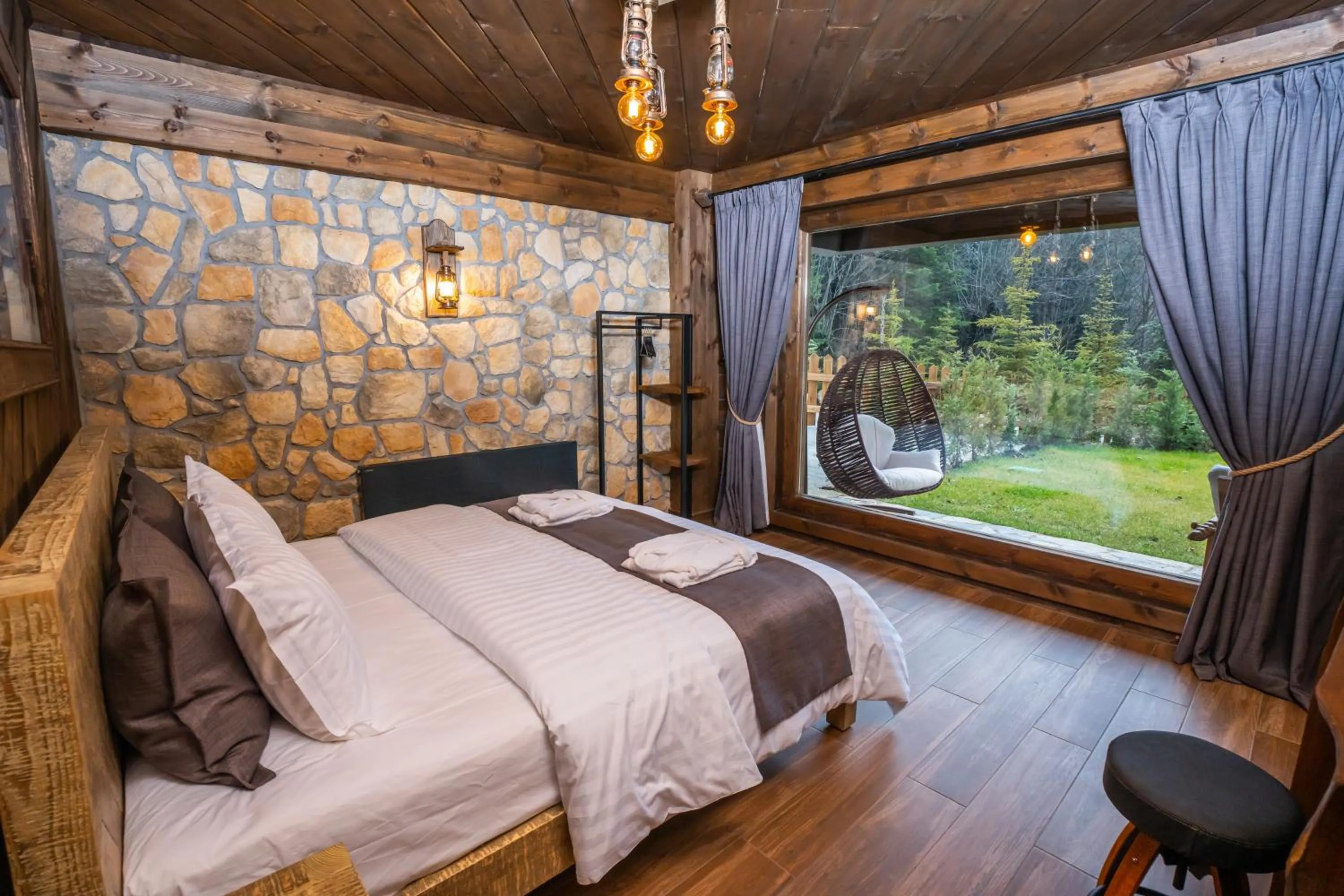 Bed in Bİ ABANT MASALI VİLLAGE HOTEL