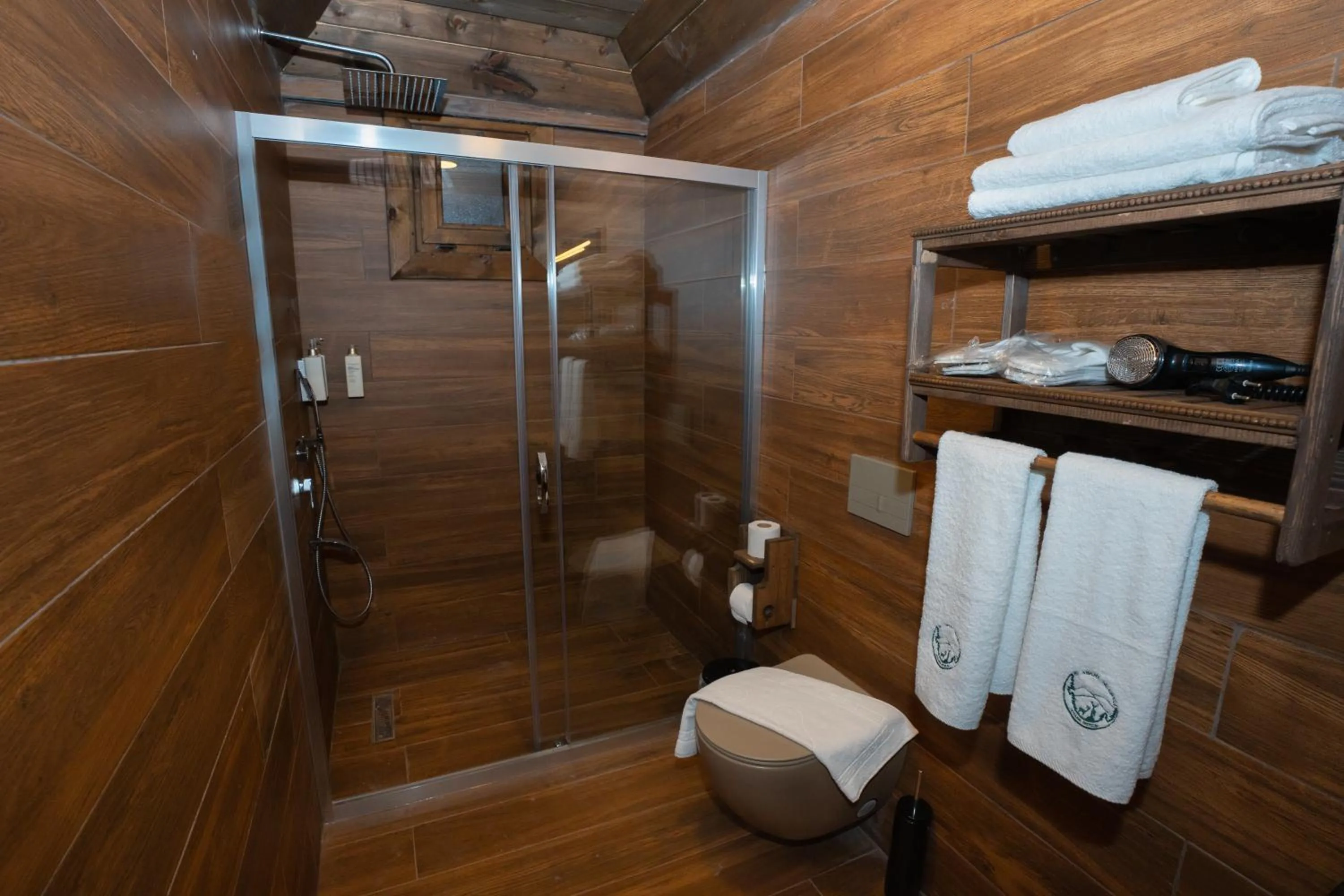 Bİ ABANT MASALI VİLLAGE HOTEL